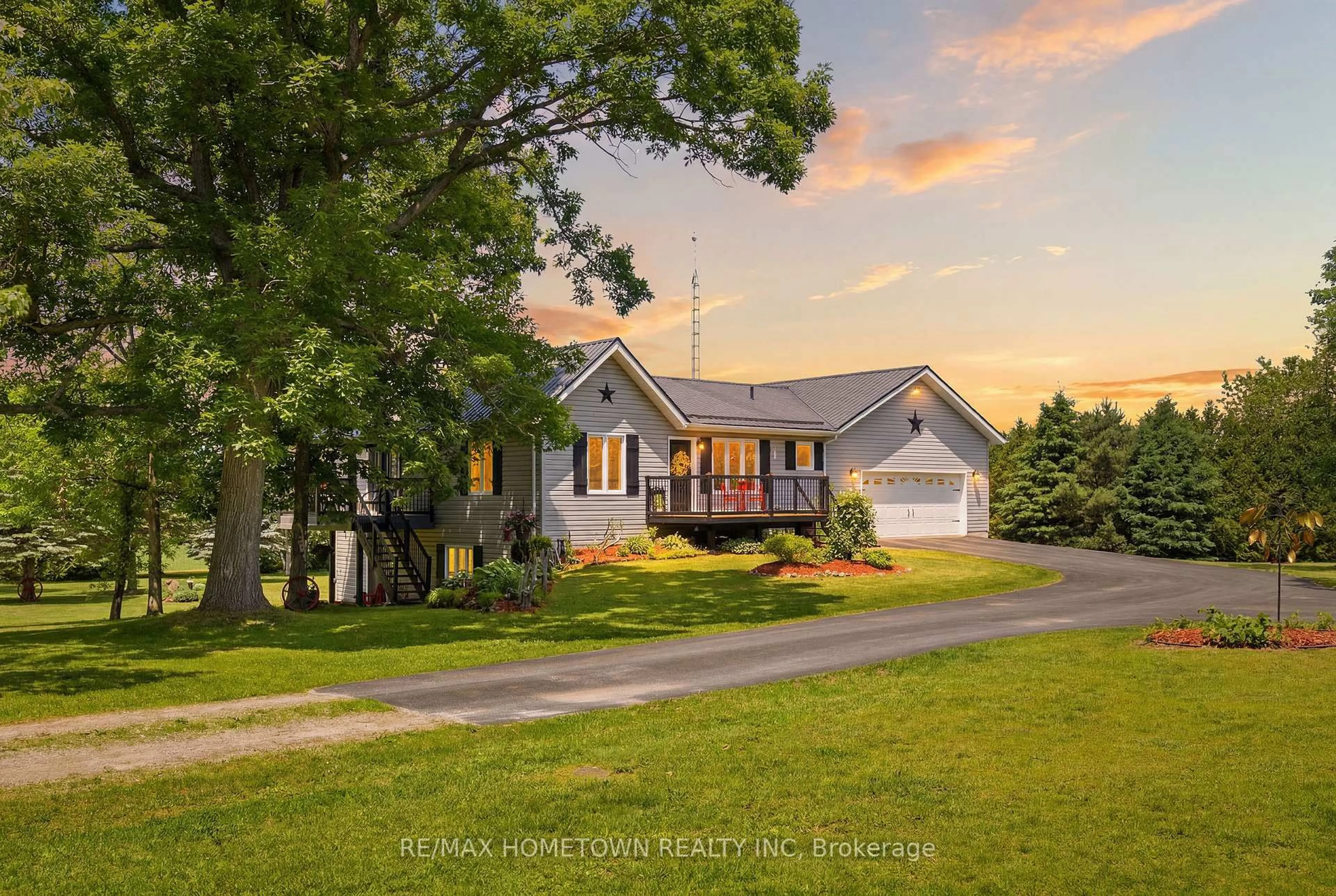 A pic from outside/outdoor area/front of a property/back of a property/a pic from drone, unknown for 920 Warren Lane, Leeds and the Thousand Islands Ontario K0E 1N0
