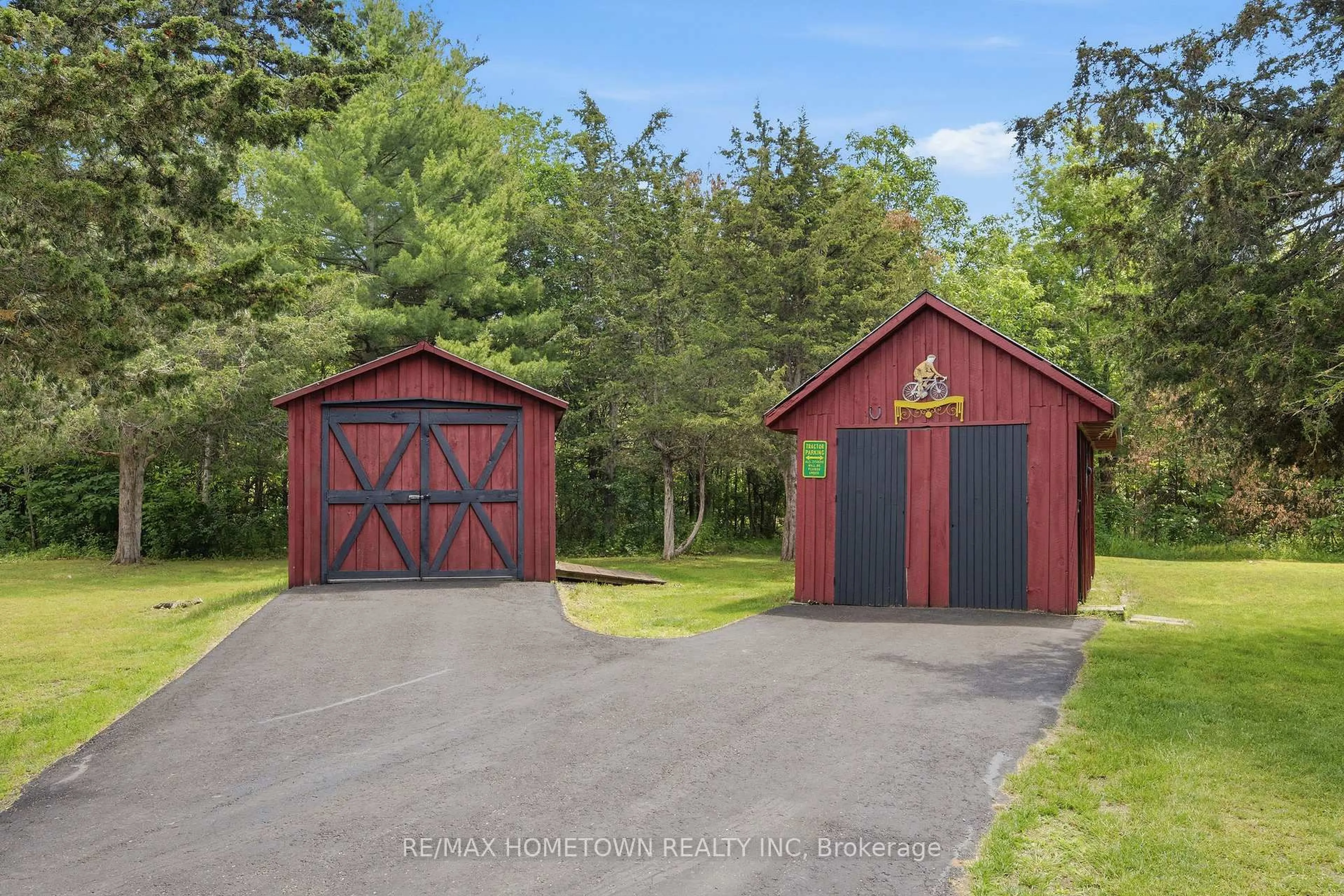 Indoor garage for 920 Warren Lane, Leeds and the Thousand Islands Ontario K0E 1N0