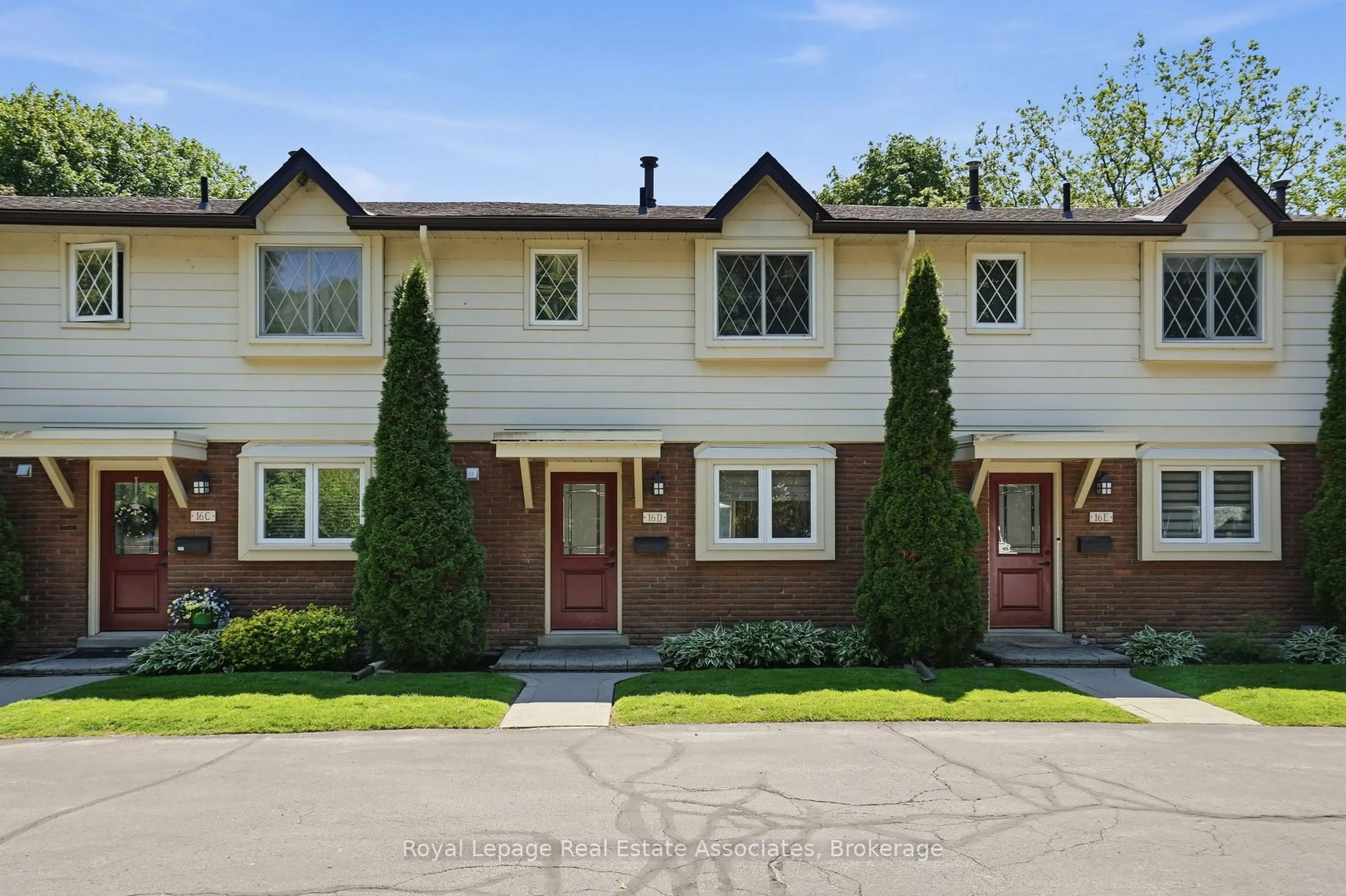 Home with brick exterior material, street for 16D Bond St #D(4), Hamilton Ontario L9H 3H1