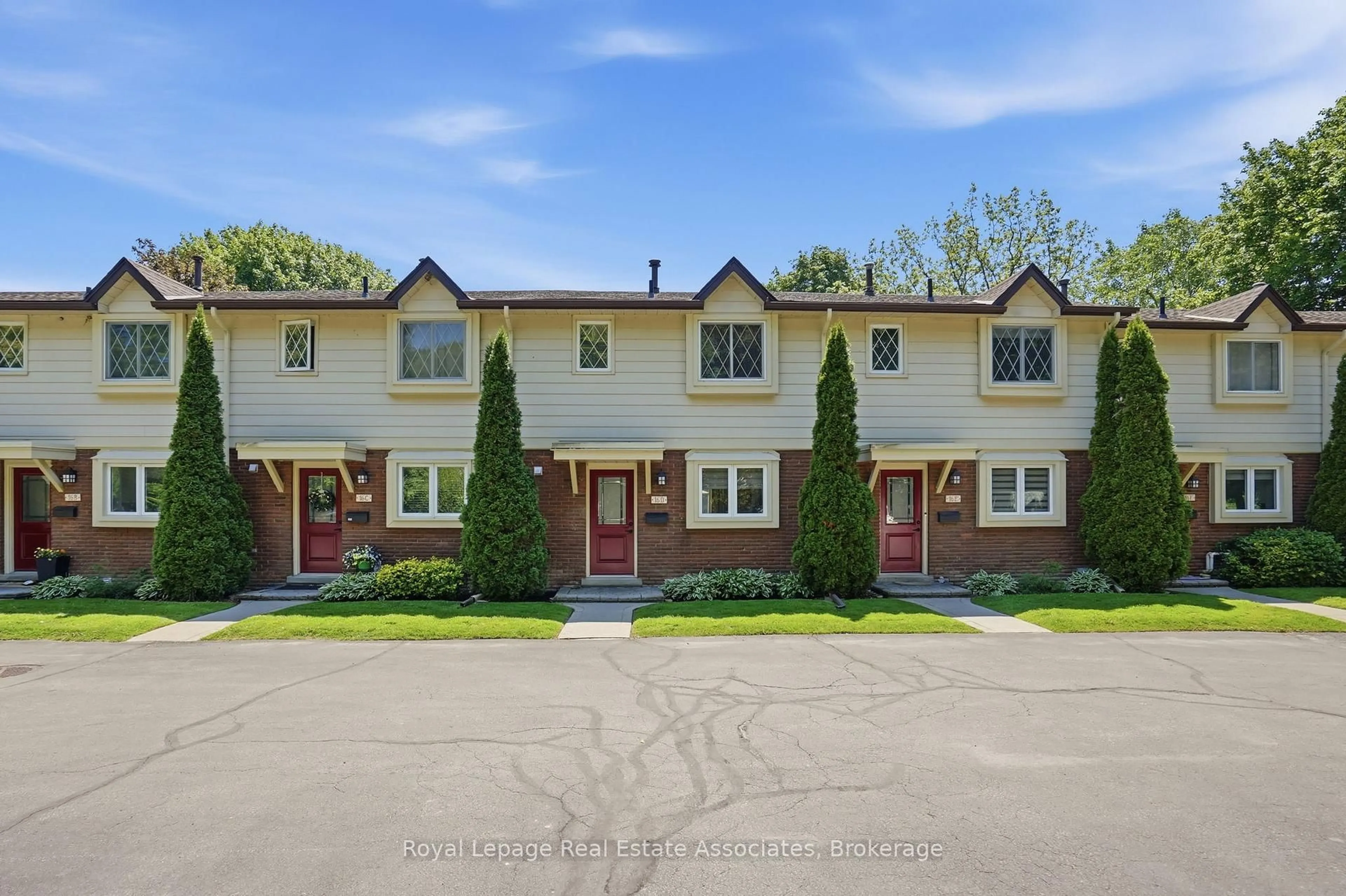 Unknown for 16D Bond St #D(4), Hamilton Ontario L9H 3H1