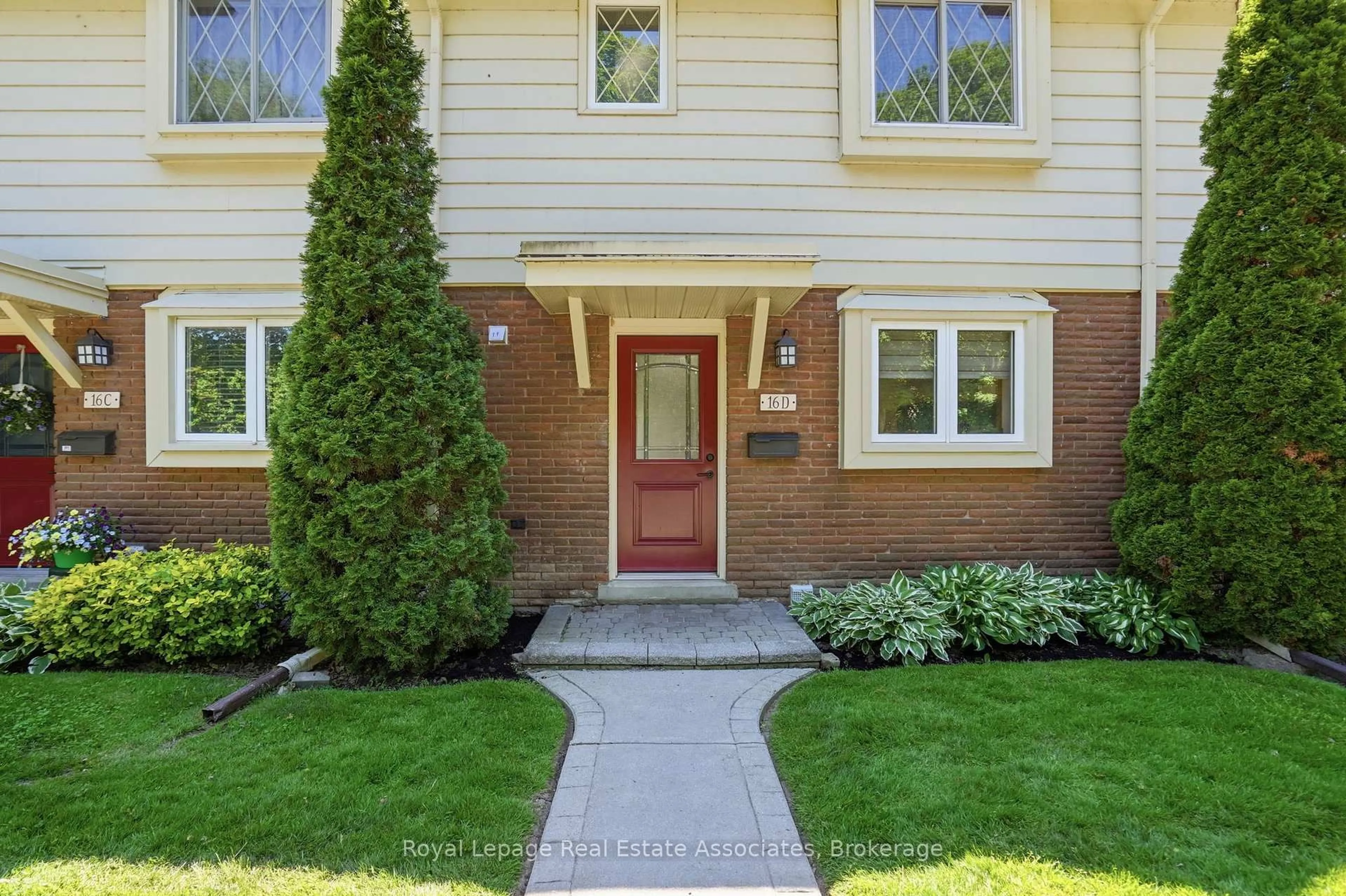 Home with brick exterior material, street for 16D Bond St #D(4), Hamilton Ontario L9H 3H1