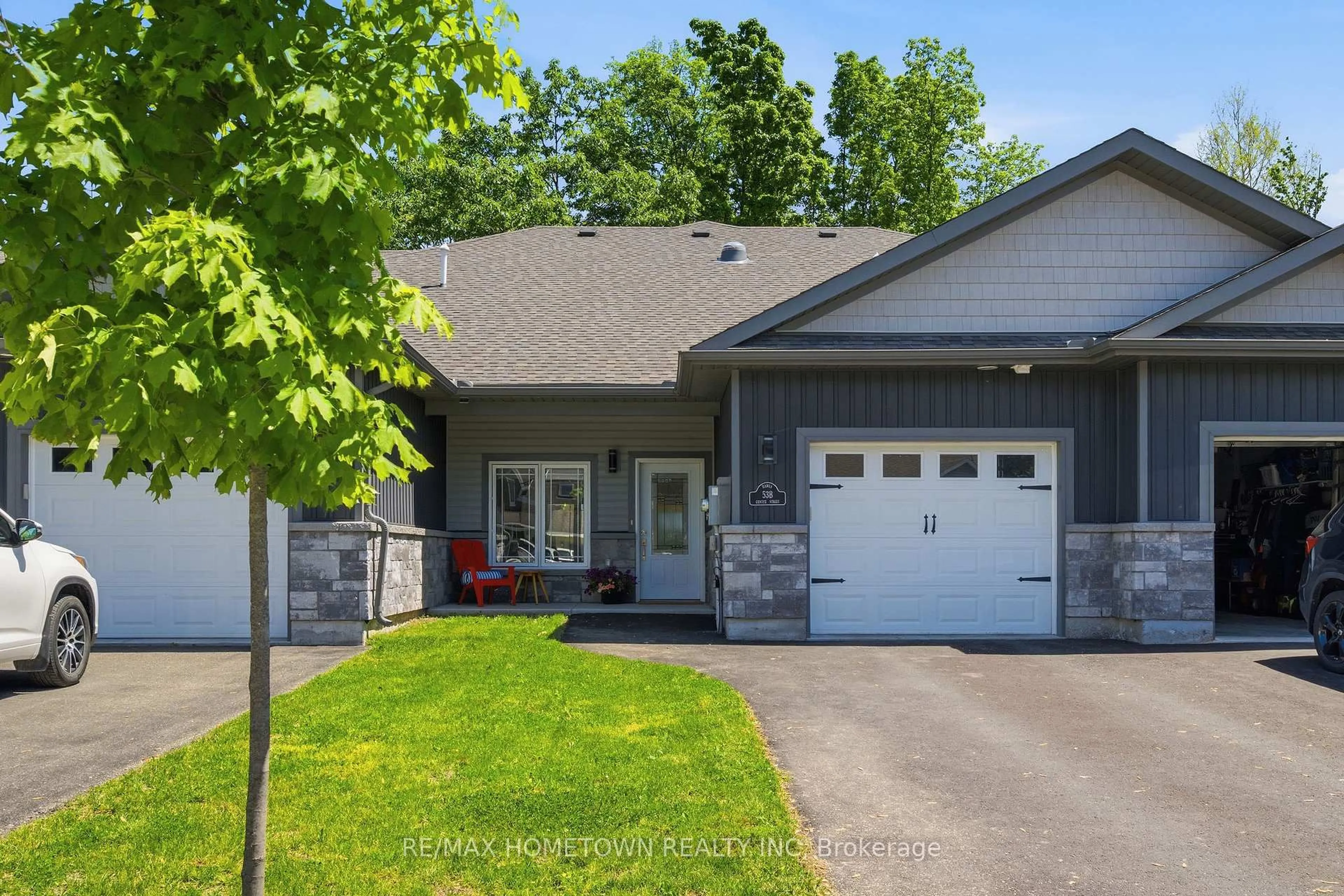 Home with vinyl exterior material, street for 53B CENTRE St, Brockville Ontario K6V 5S6