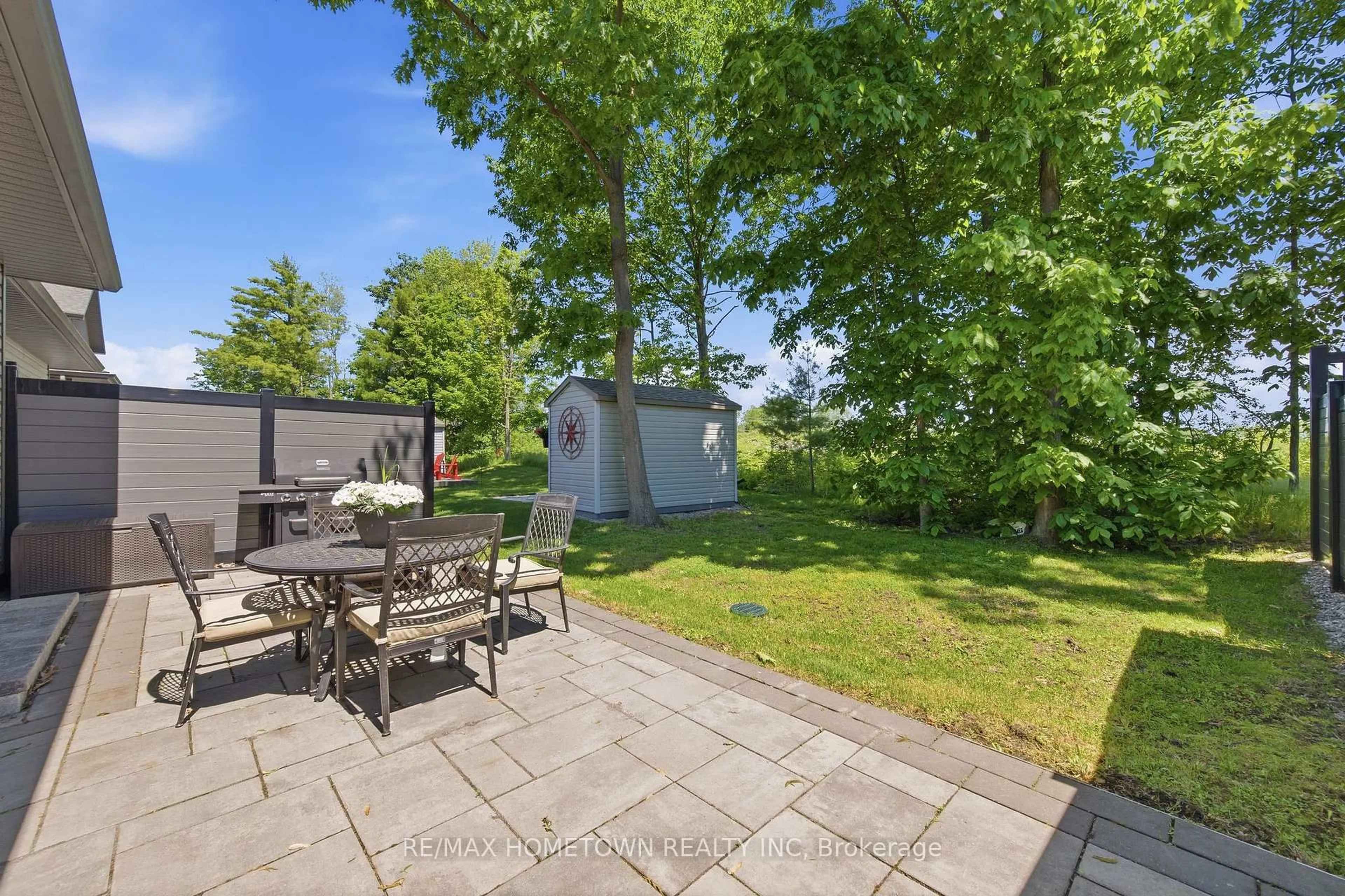 Patio, street for 53B CENTRE St, Brockville Ontario K6V 5S6