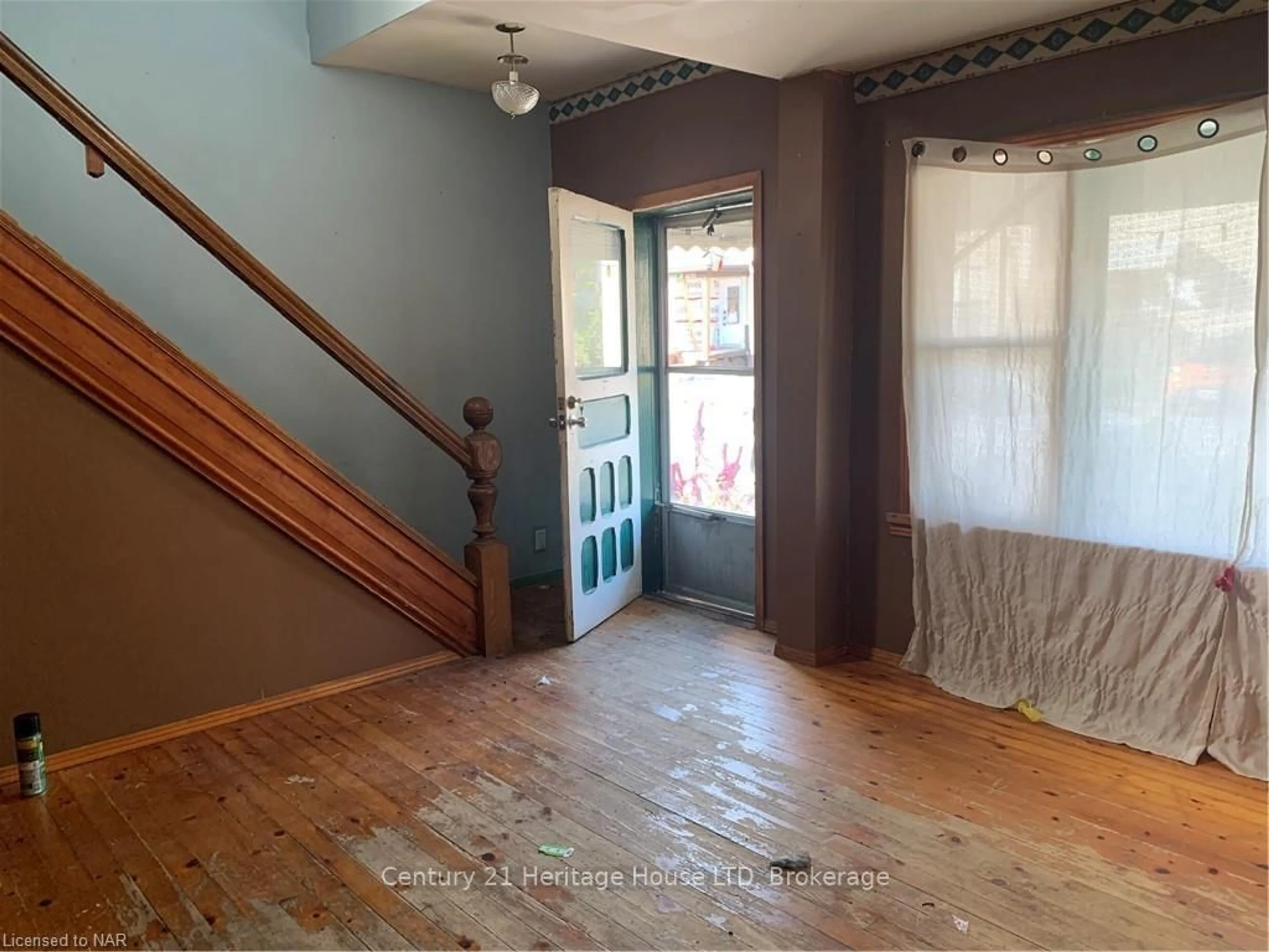 A pic of a room for 4624 JEPSON St, Niagara Falls Ontario L2E 1J4