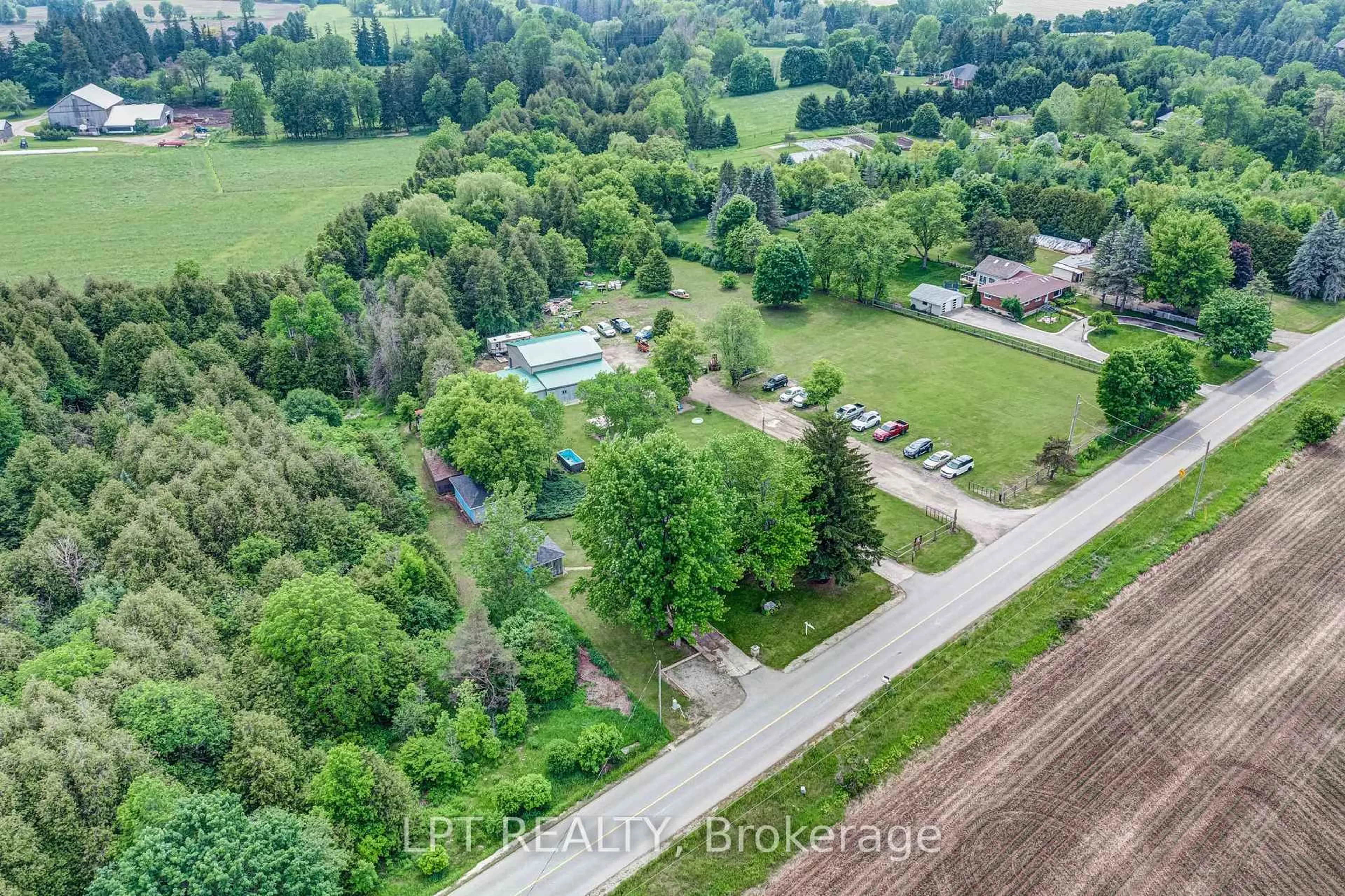 A pic from outside/outdoor area/front of a property/back of a property/a pic from drone, street for 8139 Indian Tr, Guelph/Eramosa Ontario N0B 2K0