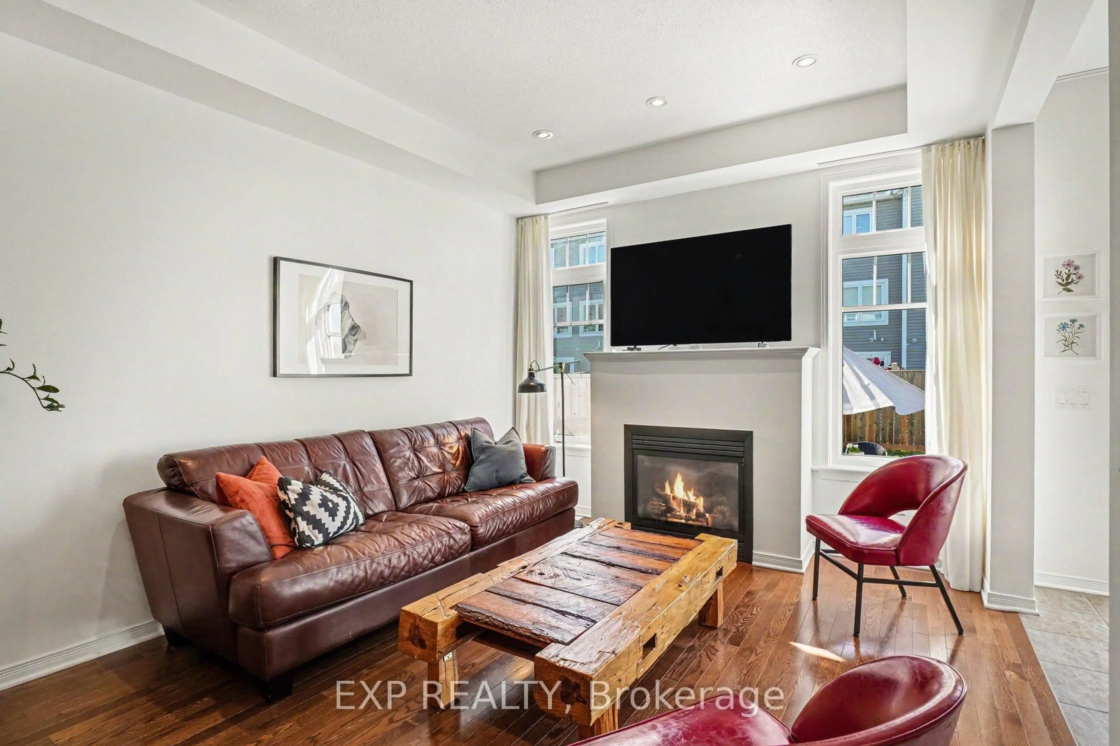 Living room with furniture, unknown for 103 Westphalian Ave, Ottawa Ontario K2V 0A3