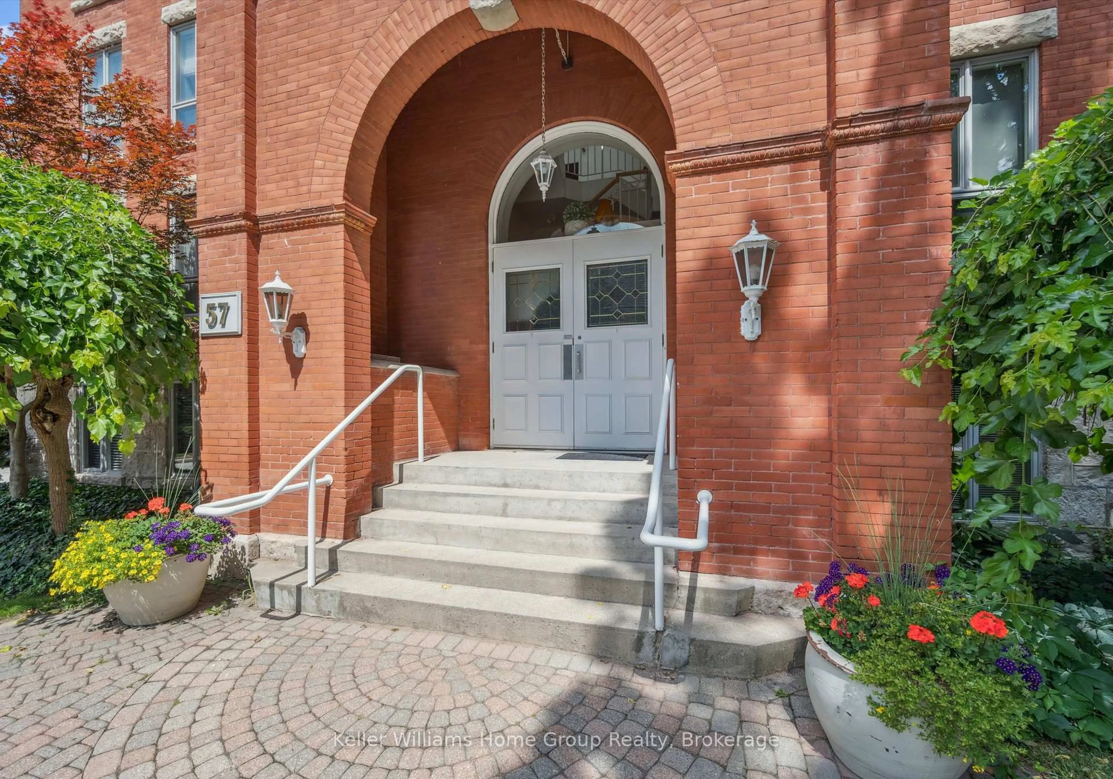 Indoor foyer for 57 SUFFOLK St #408, Guelph Ontario N1H 2J1