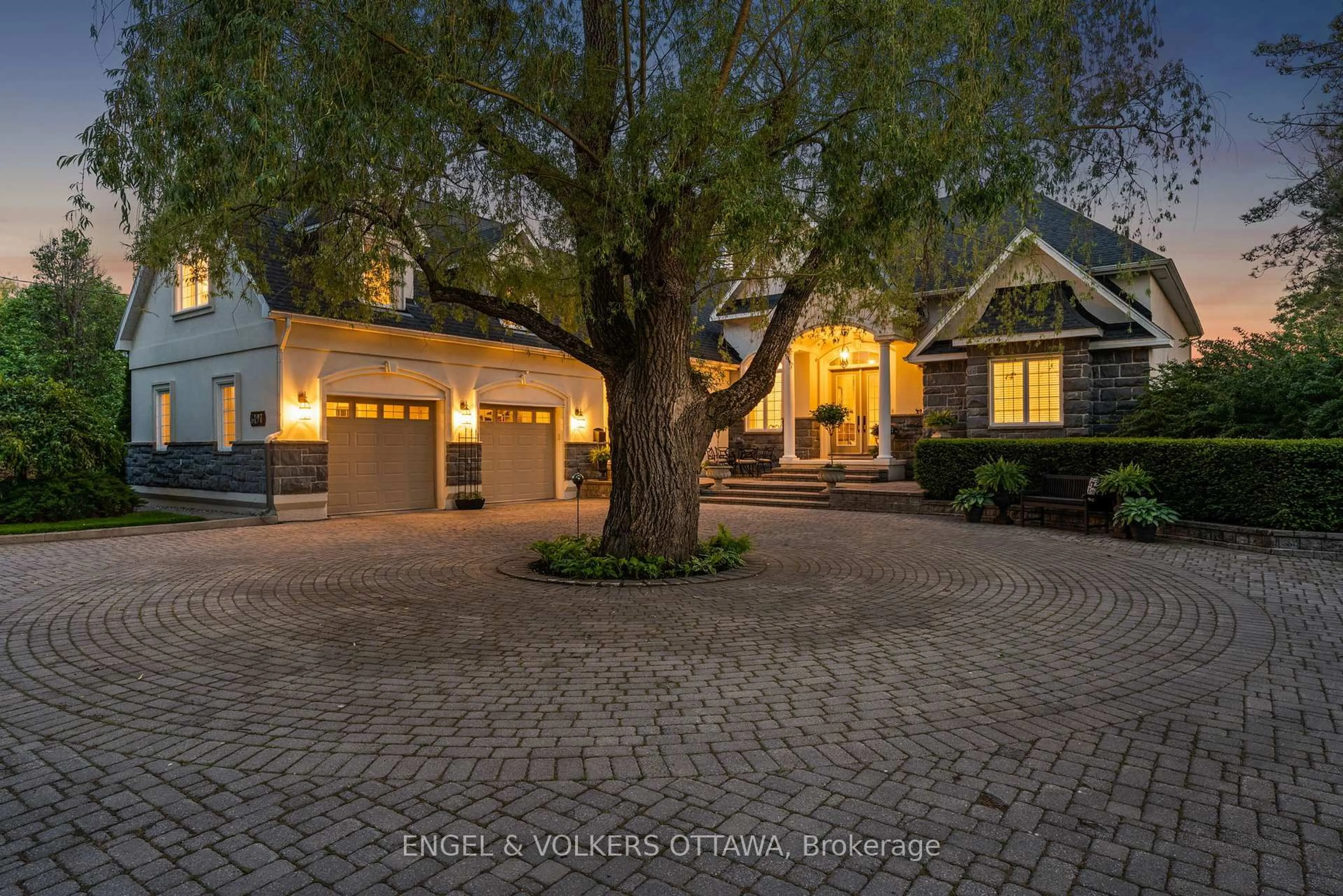 Home with brick exterior material, street for 6197 Ottawa St, Richmond Ontario K0A 2Z0