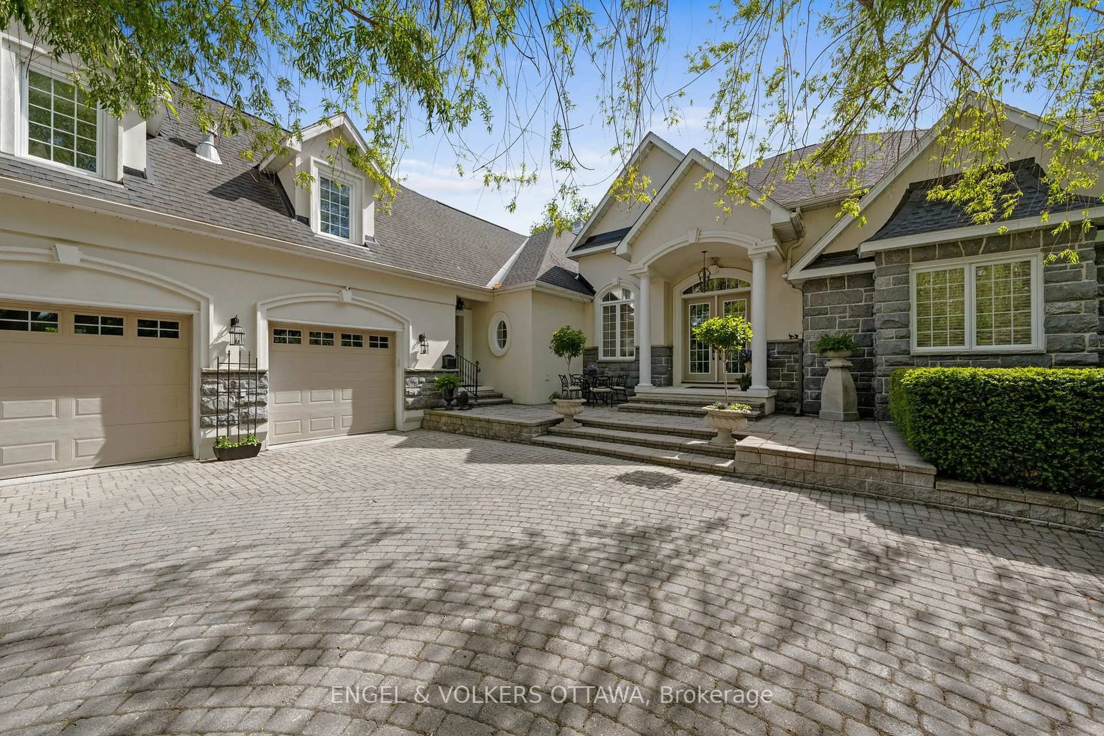 Home with brick exterior material, street for 6197 Ottawa St, Richmond Ontario K0A 2Z0