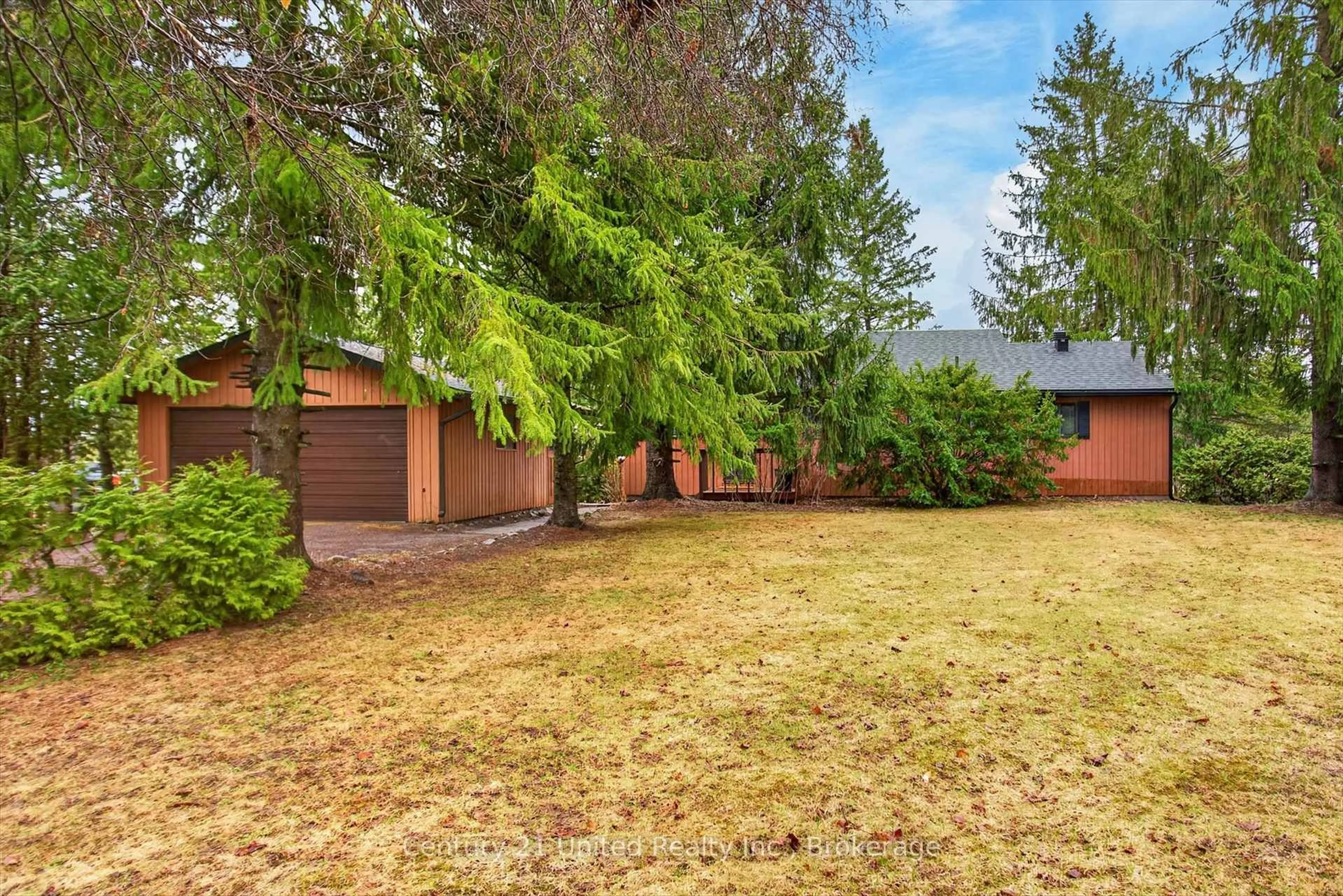 A pic from outside/outdoor area/front of a property/back of a property/a pic from drone, street for 1732 Traders Tr, Selwyn Ontario K0L 1T0