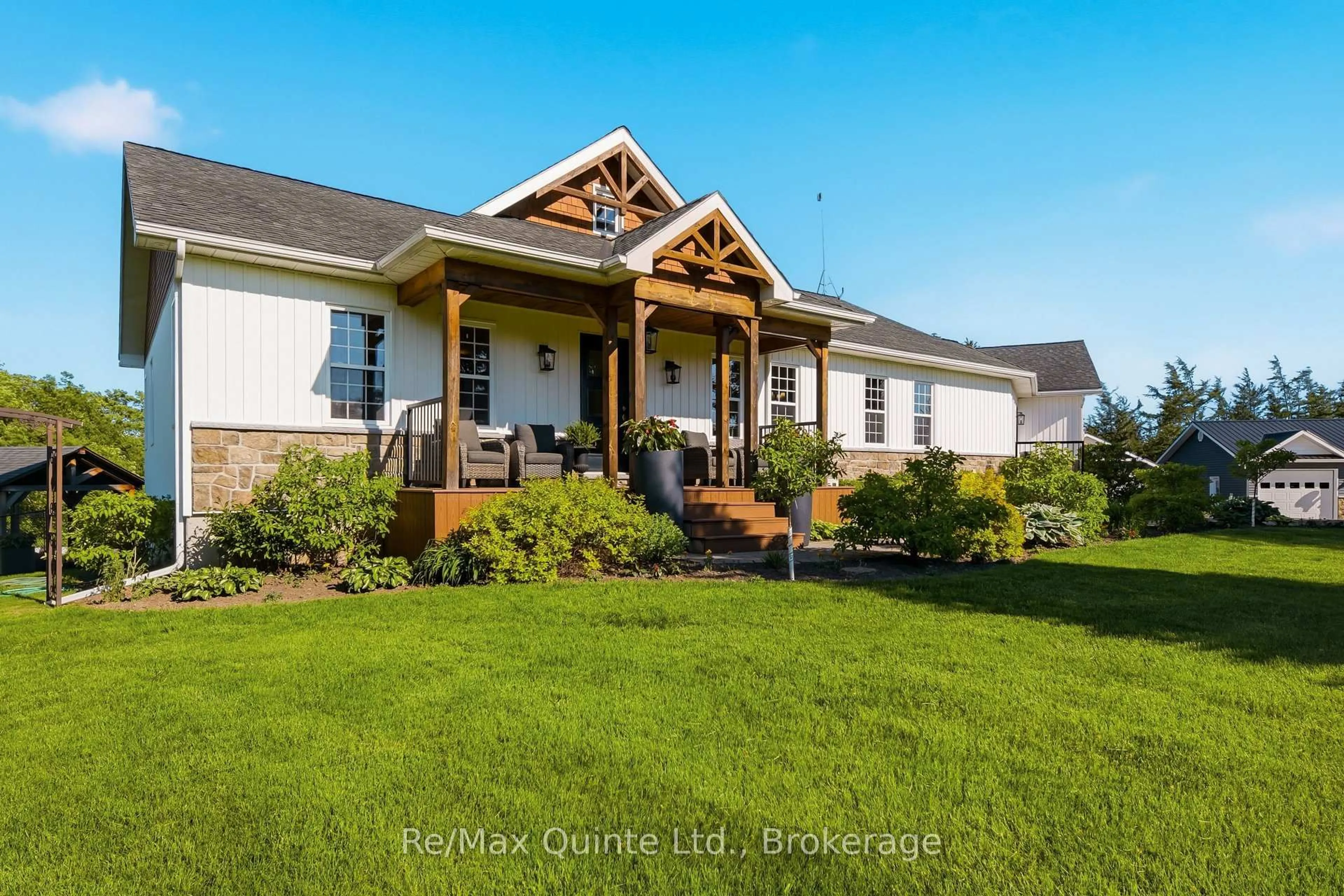 Home with vinyl exterior material, unknown for 163 County Road 25, Prince Edward County Ontario K0K 2T0