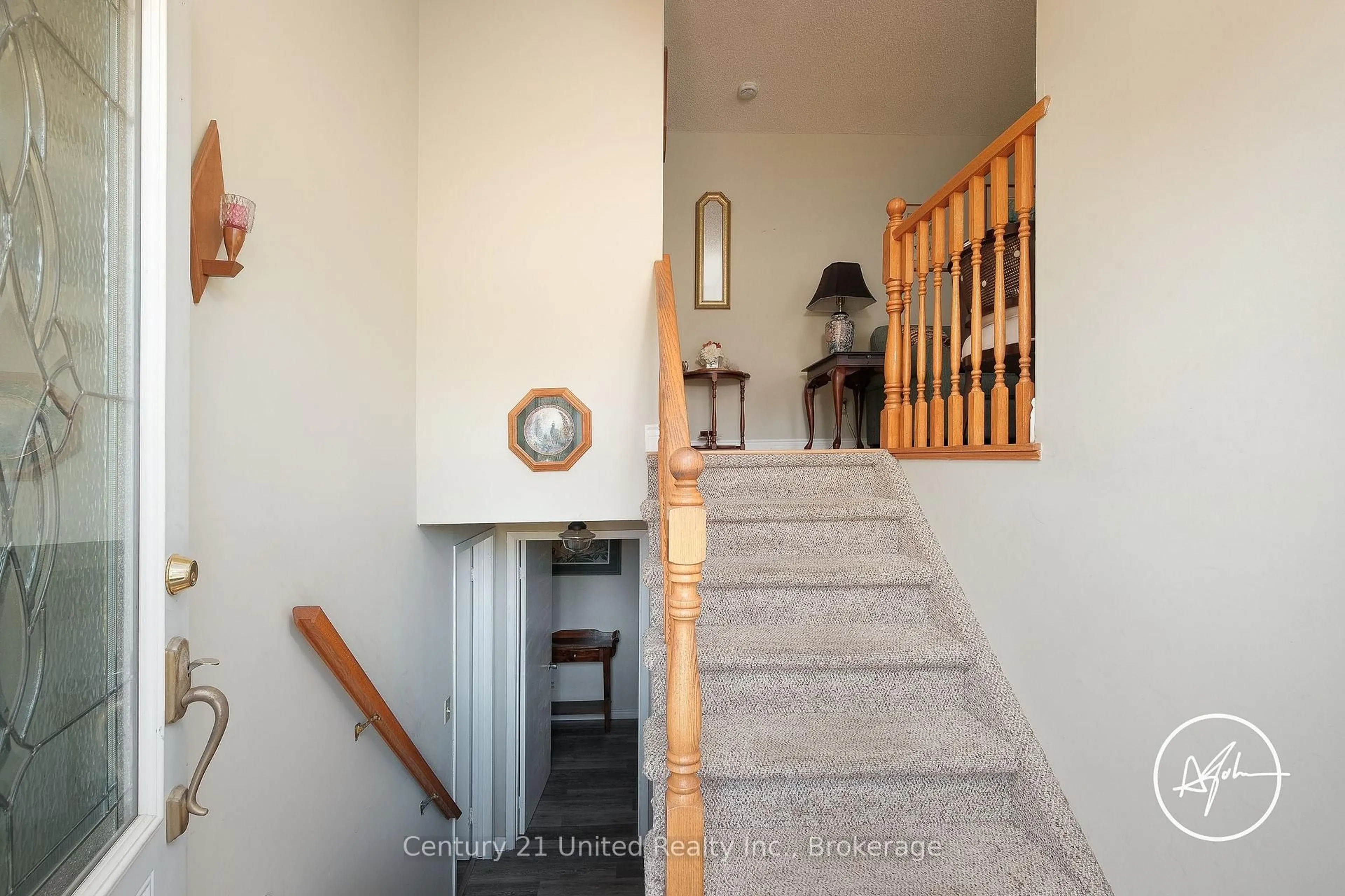 Indoor foyer for 2606 Foxmeadow Rd, Peterborough Ontario K9L 1X3