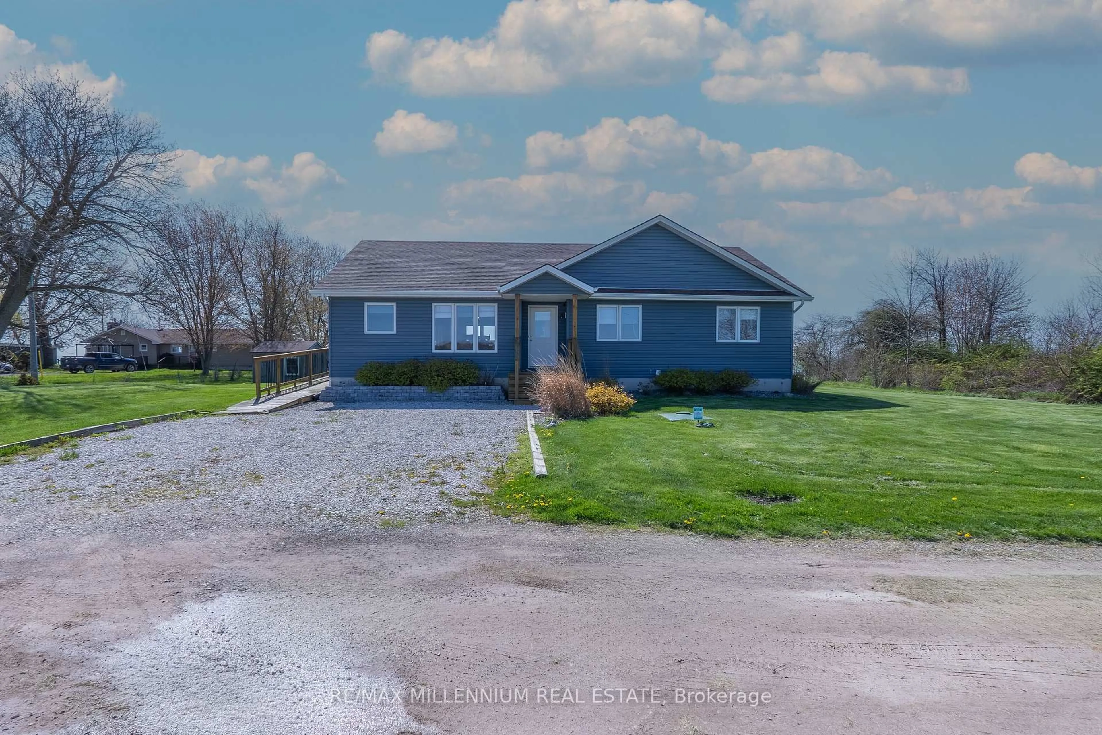 A pic from outside/outdoor area/front of a property/back of a property/a pic from drone, unknown for 1954 Ocean Blvd, Chatham-Kent Ontario N0P 2P0