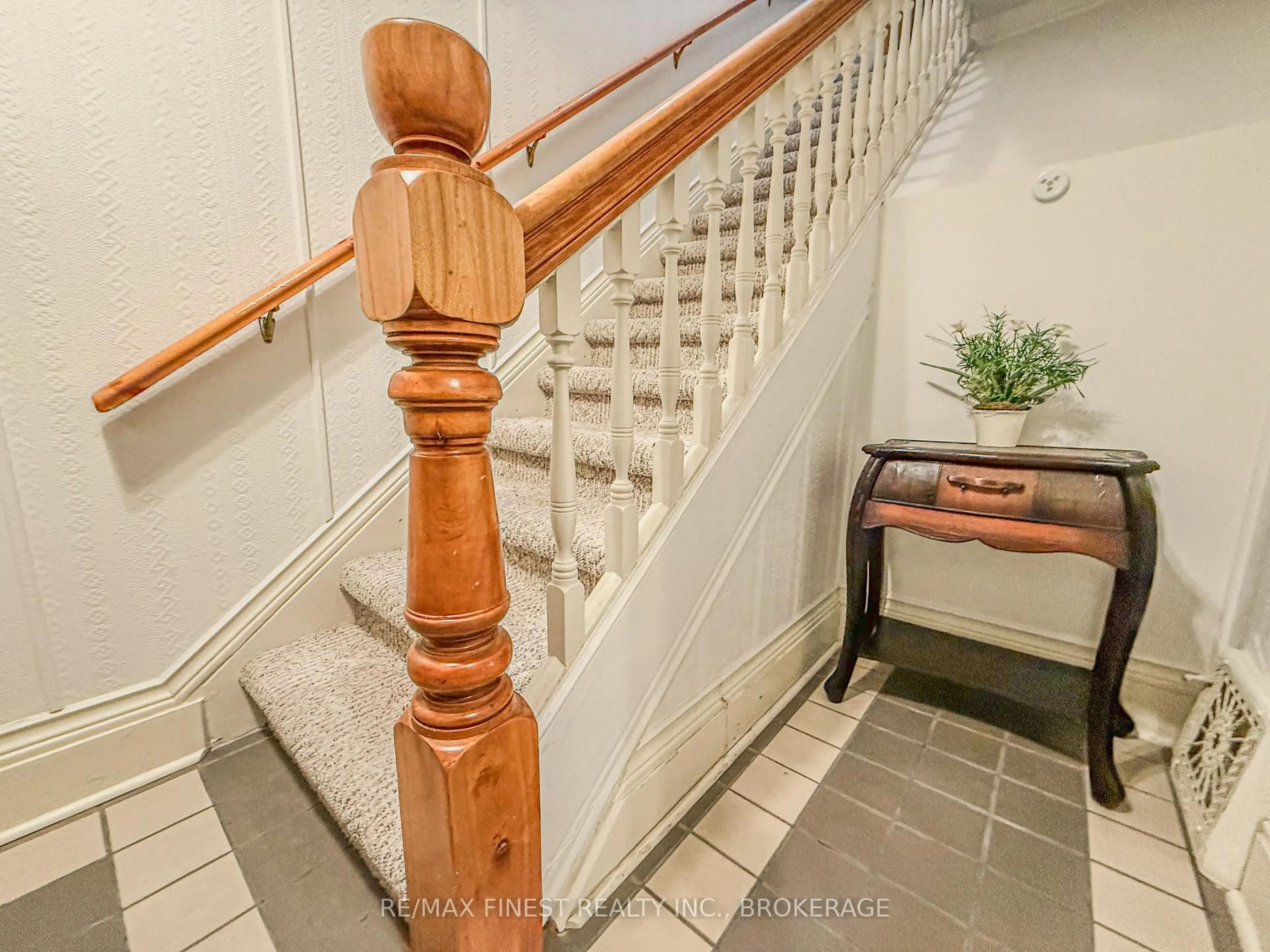 Unknown for 166 Queen St, Kingston Ontario K7K 1B1