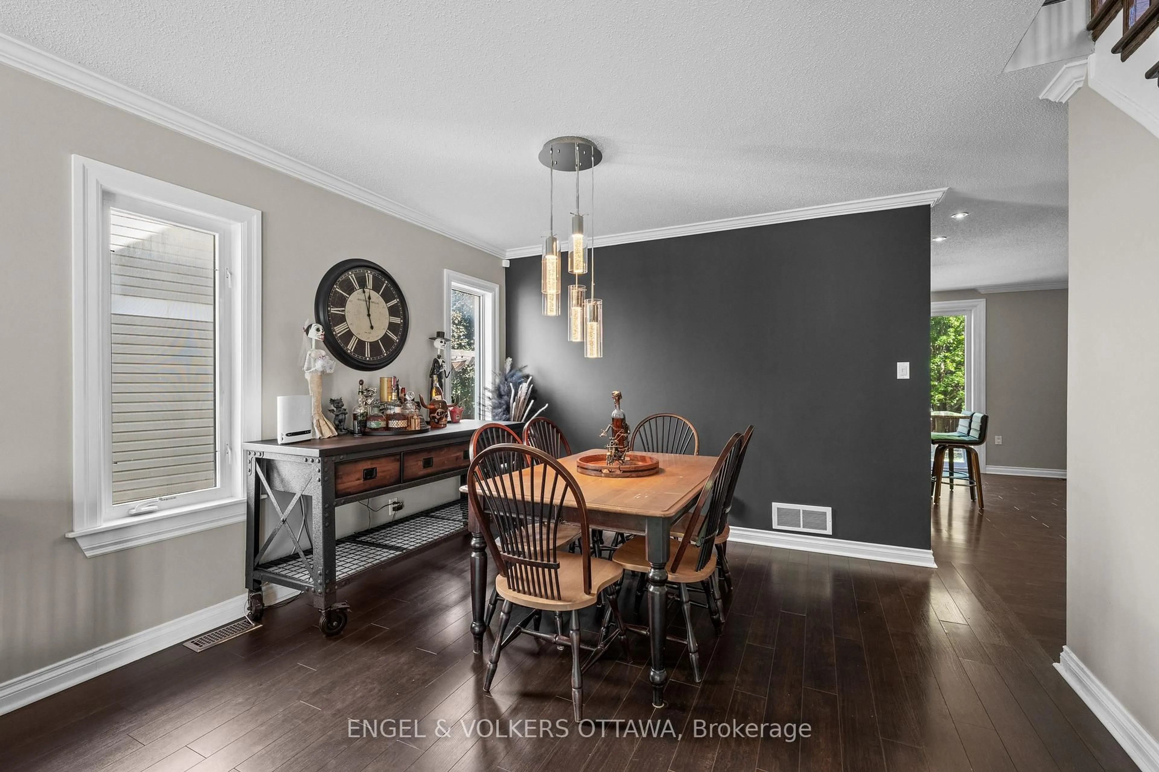 Dining room, wood/laminate floor for 49 Kittiwake Dr, Stittsville Ontario K2S 1Z8