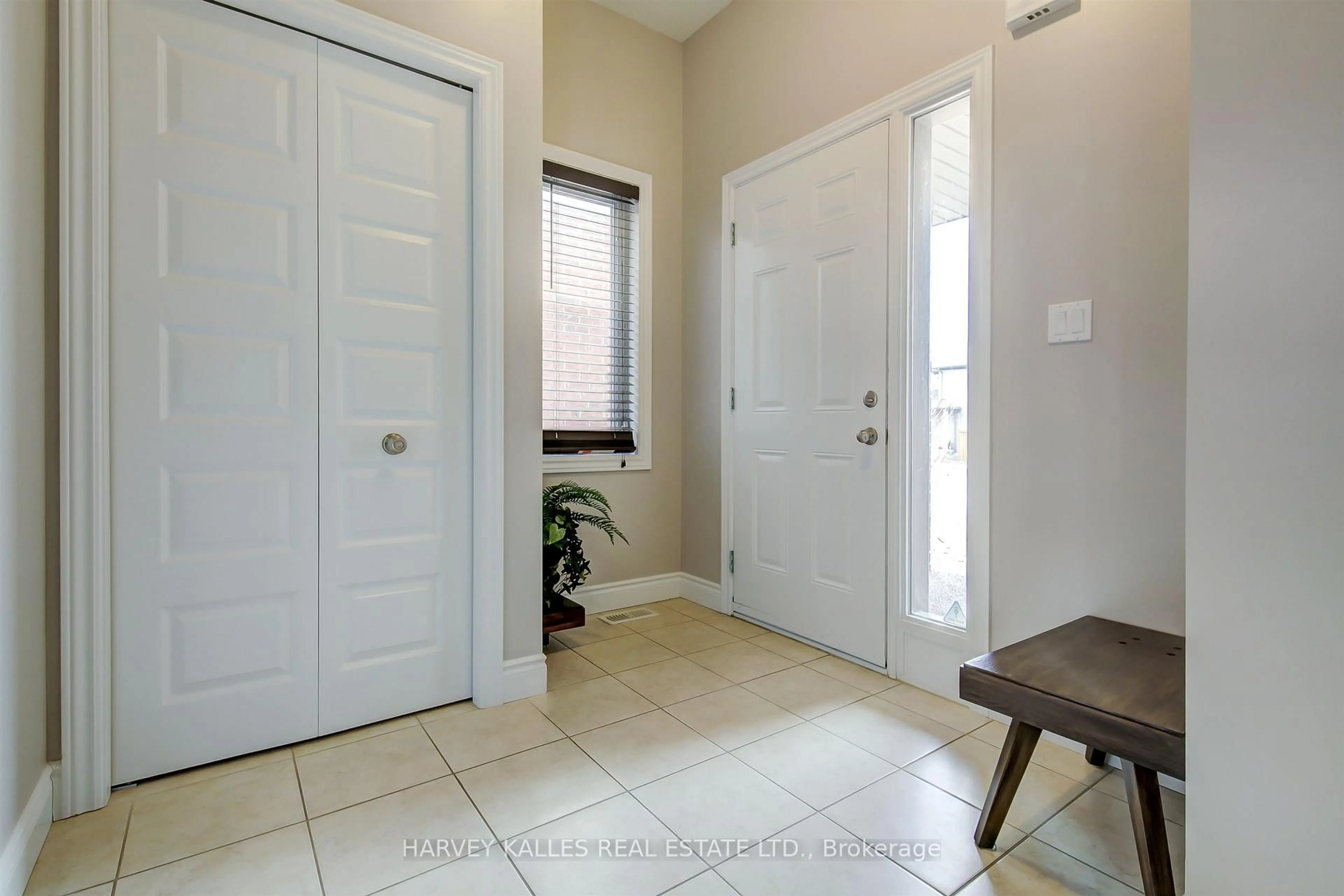 Indoor entryway for 106 Eden Oak Tr, Kitchener Ontario N2A 0G1