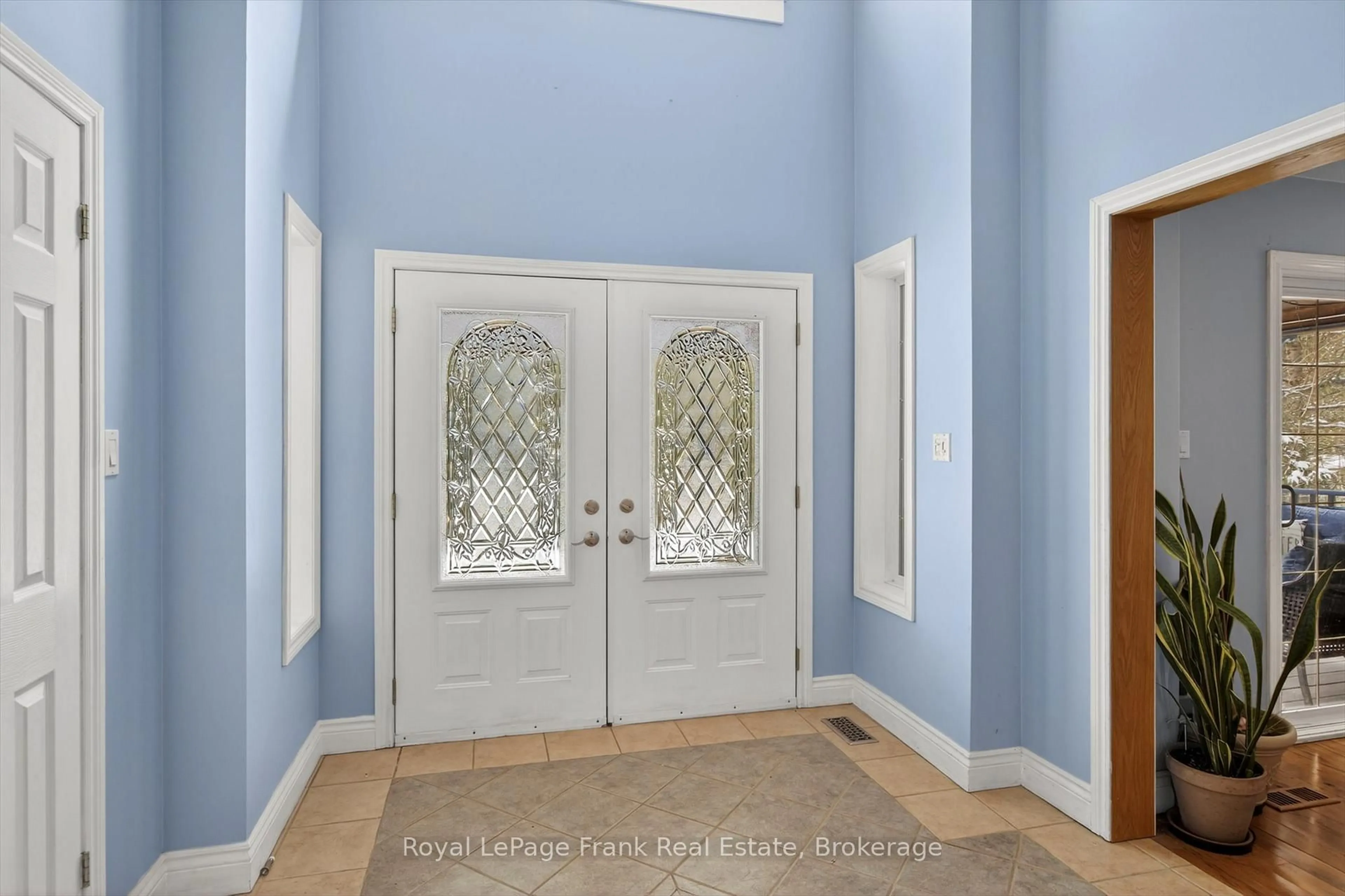 Indoor entryway for 1600 4th Line Rd, Douro-Dummer Ontario K0L 2H0
