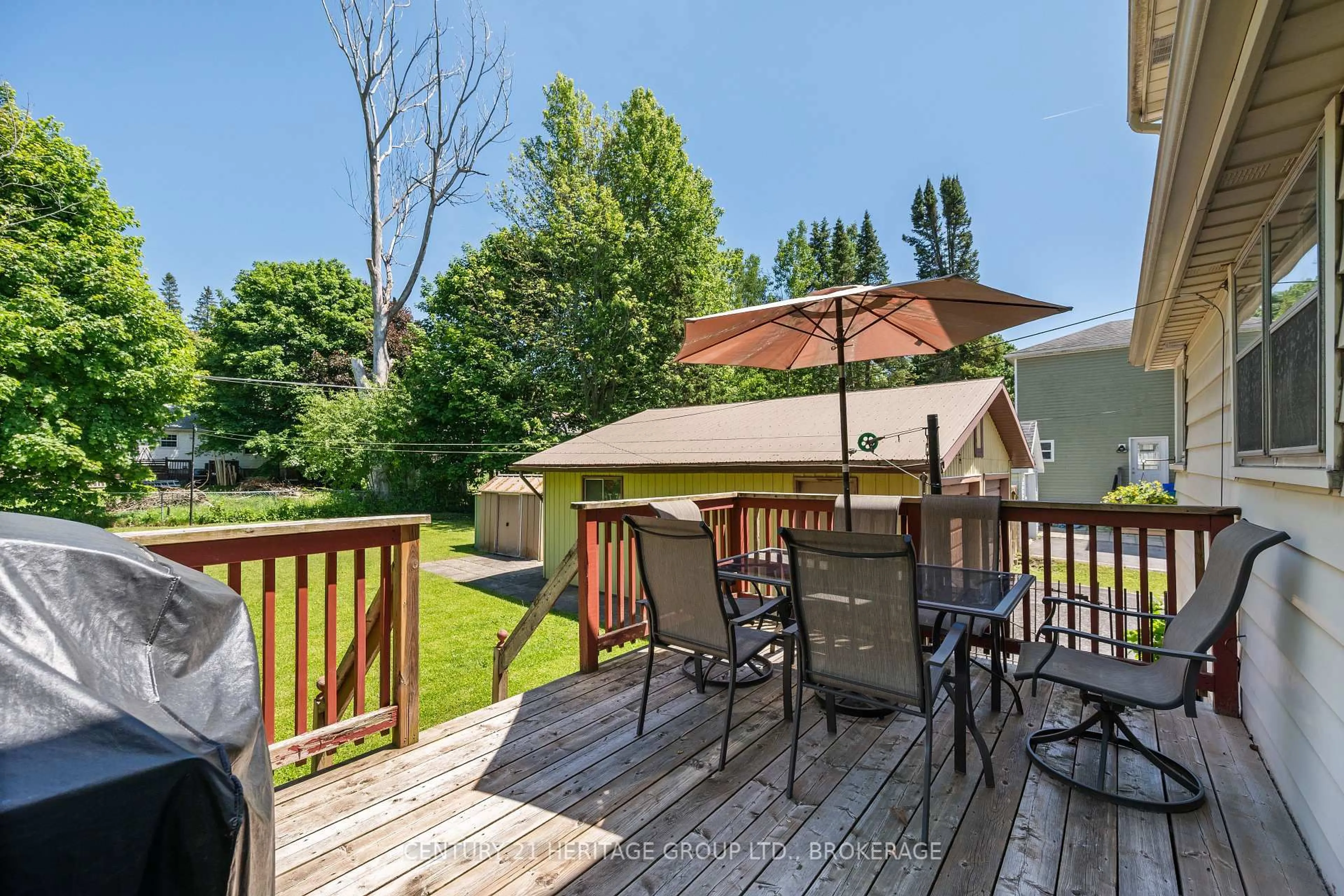 Patio, street for 139 Florence St, Kingston Ontario K7M 1Y7