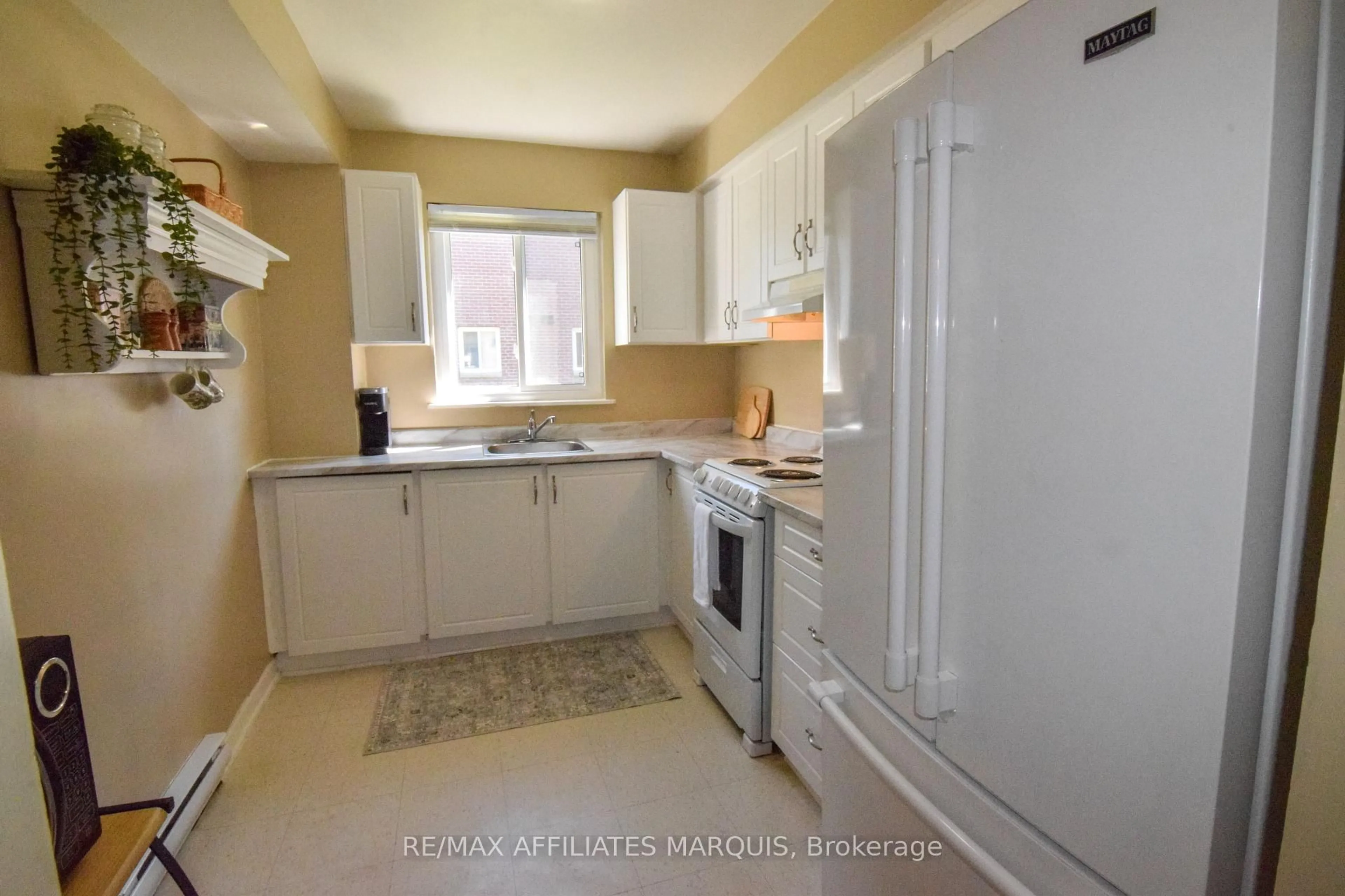 Standard kitchen, unknown for 4 Pearl St #"R", Smiths Falls Ontario K7A 5B5