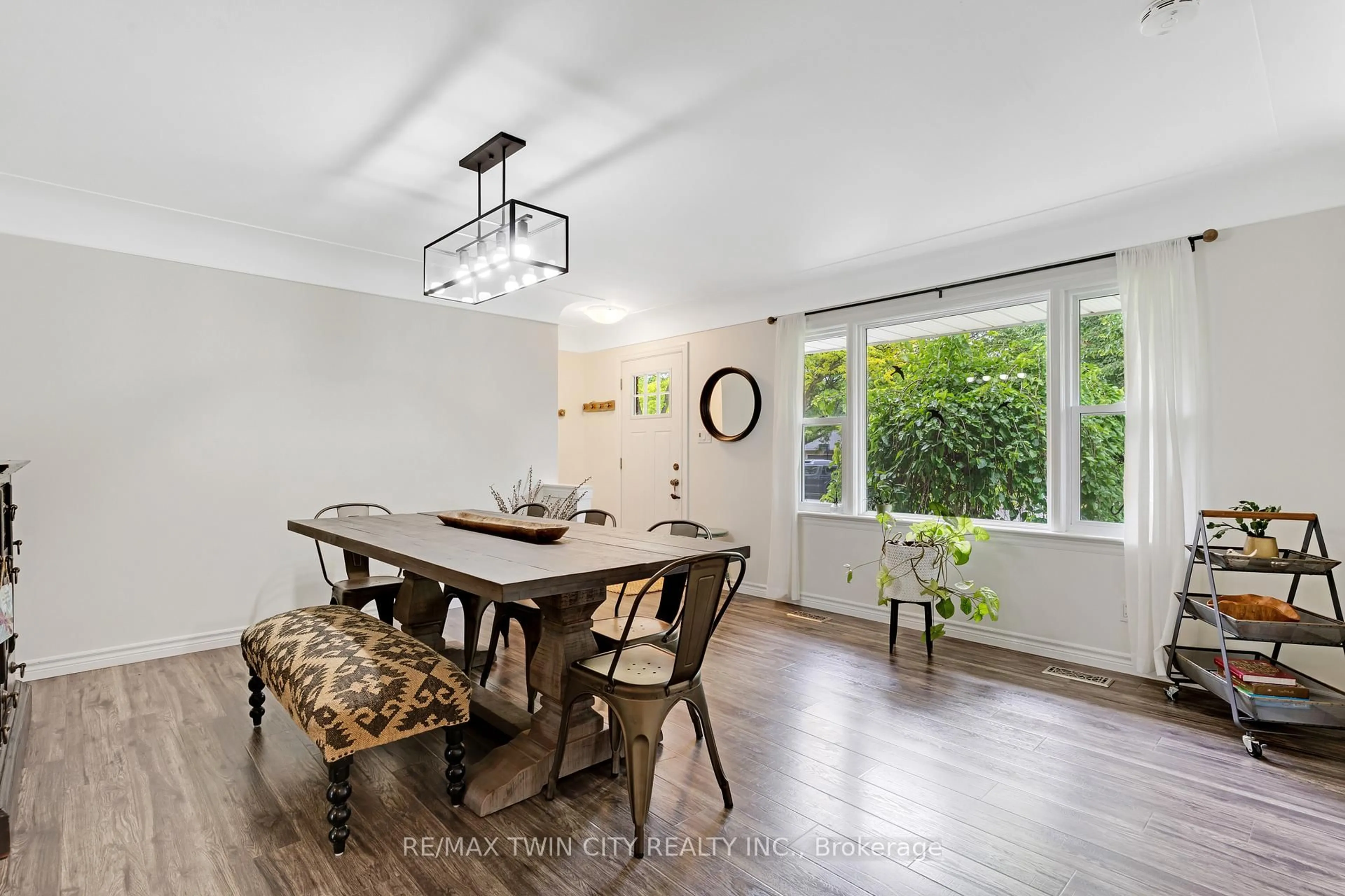 Dining room, wood/laminate floor for 1023 Rose St, Cambridge Ontario N3H 2G5