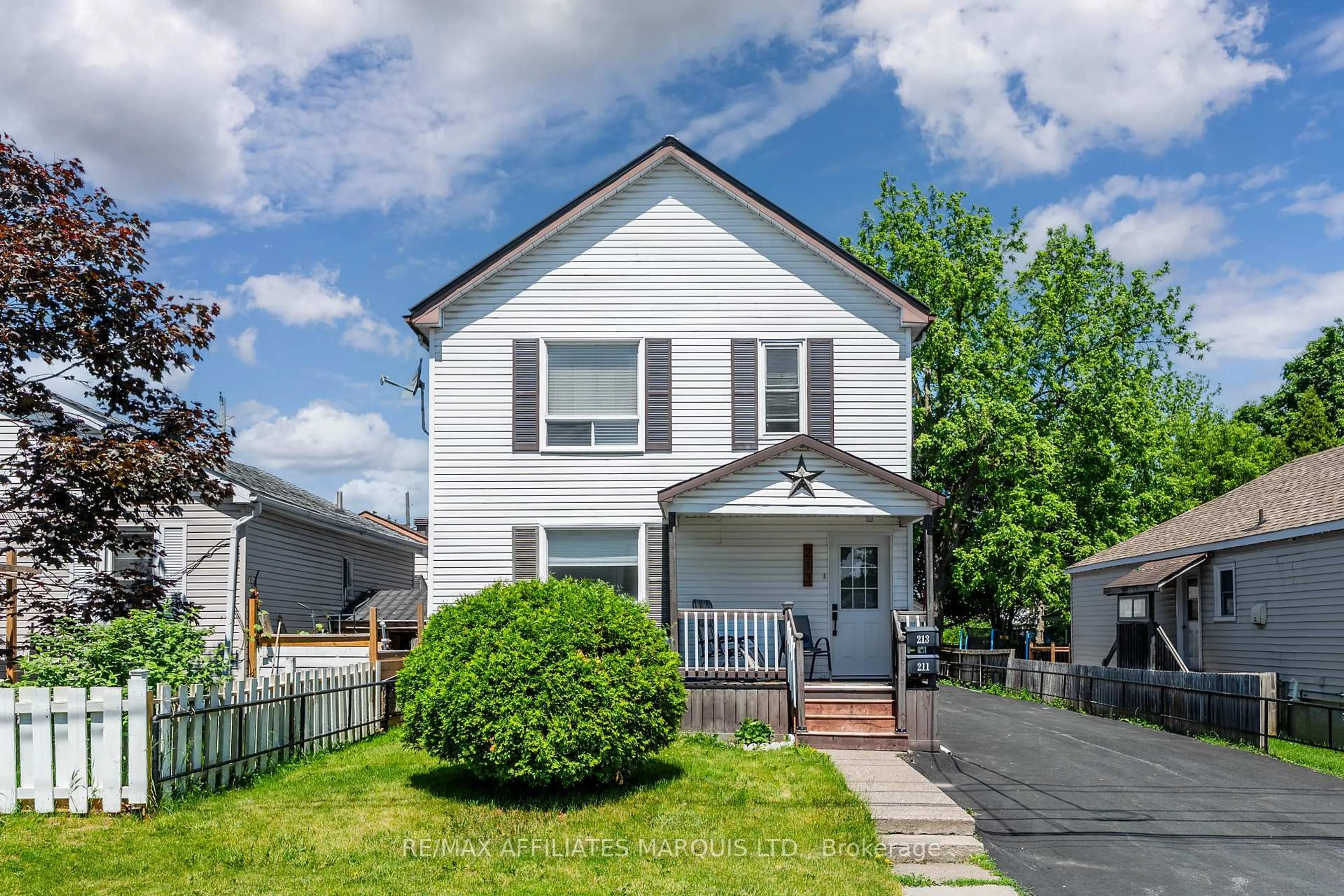 Home with vinyl exterior material, street for 213 8th St, Cornwall Ontario K6H 2S6