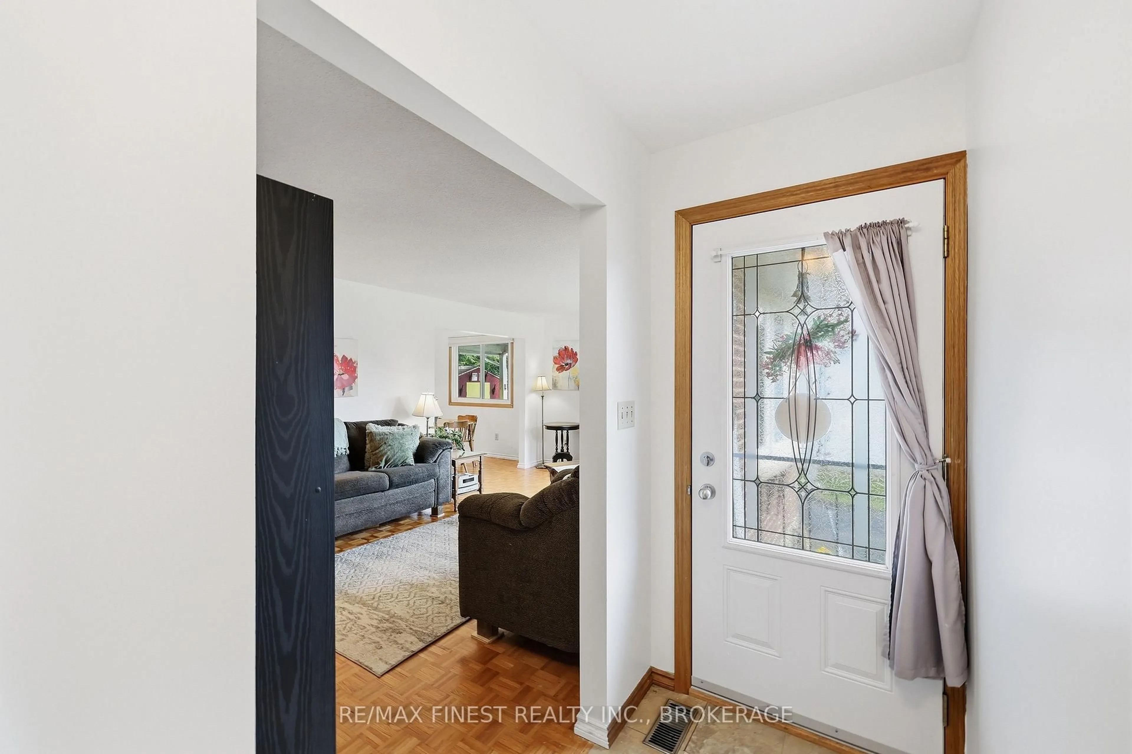 Indoor entryway for 441 Hathway Terr, Kingston Ontario K7M 5V1