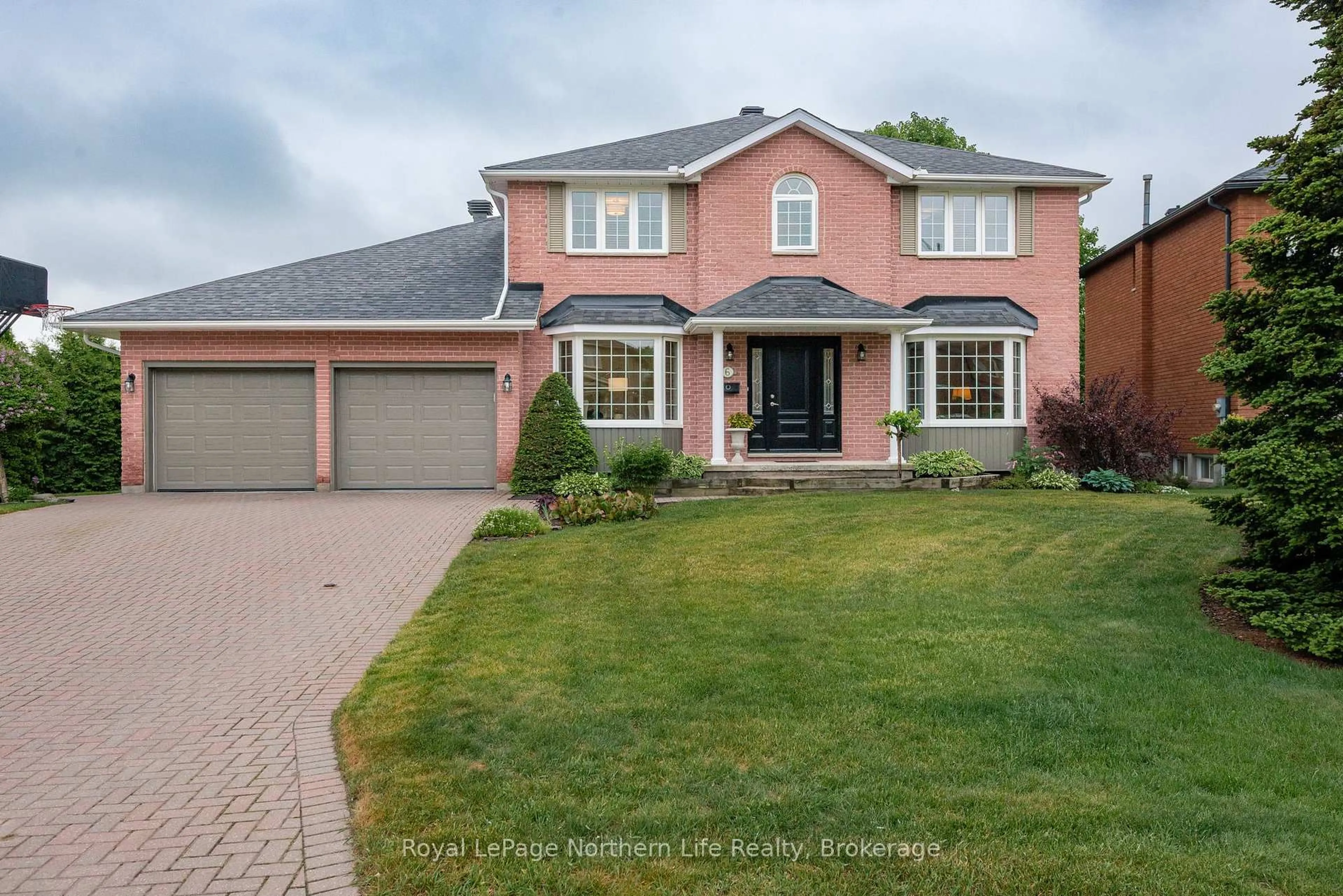 Home with brick exterior material, street for 6 Robinhood Crt, North Bay Ontario P1C 1L6