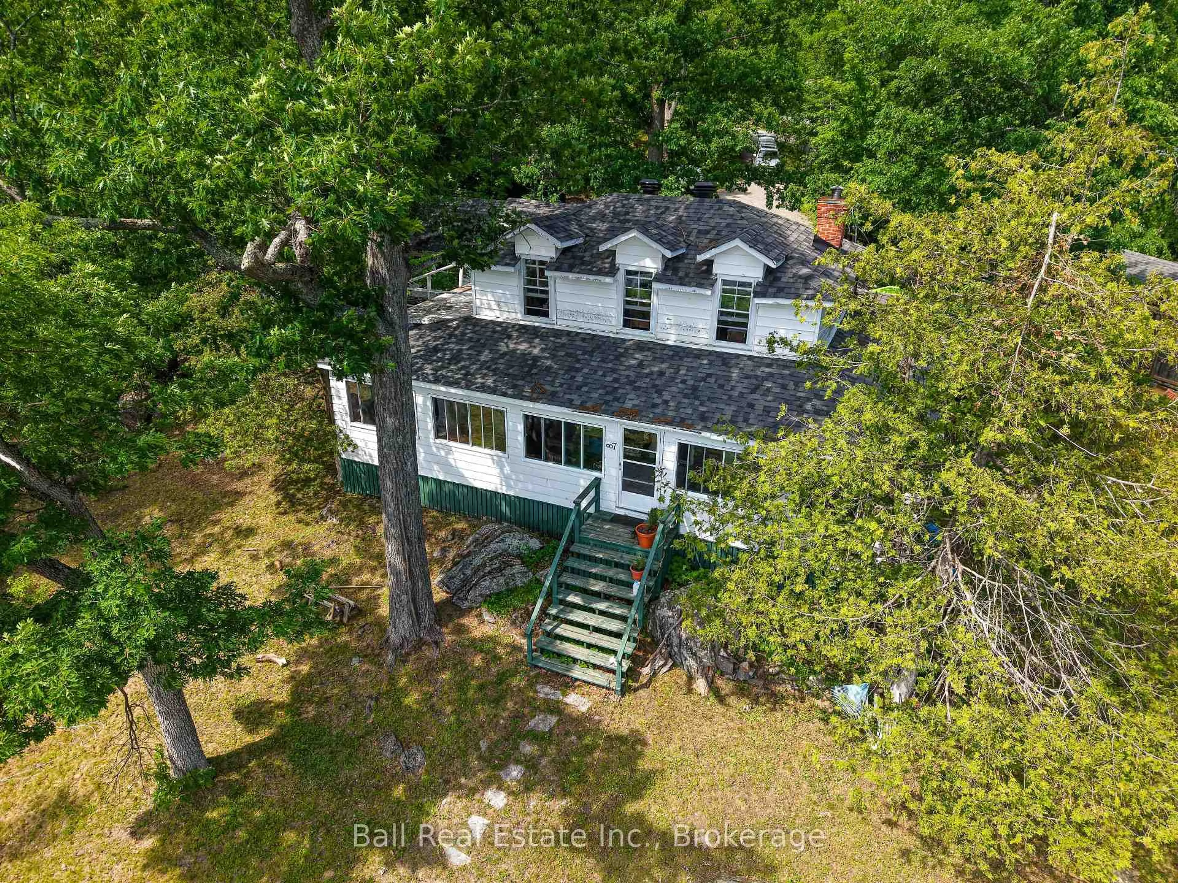 A pic from outside/outdoor area/front of a property/back of a property/a pic from drone, unknown for 86 Fire Route 7, North Kawartha Ontario K0L 3E0