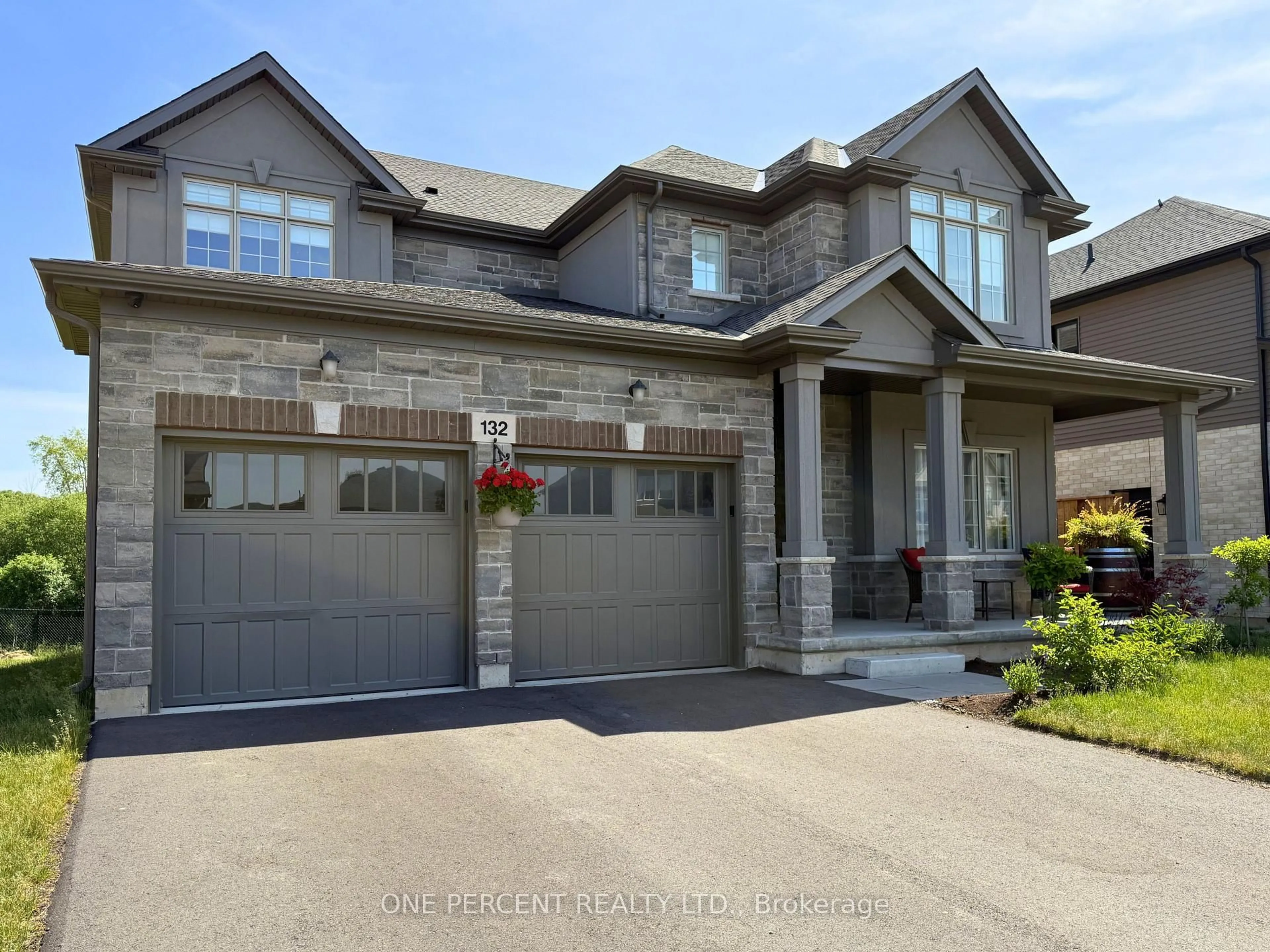 Home with brick exterior material, street for 132 Westcott Rd, Welland Ontario L3C 0K9