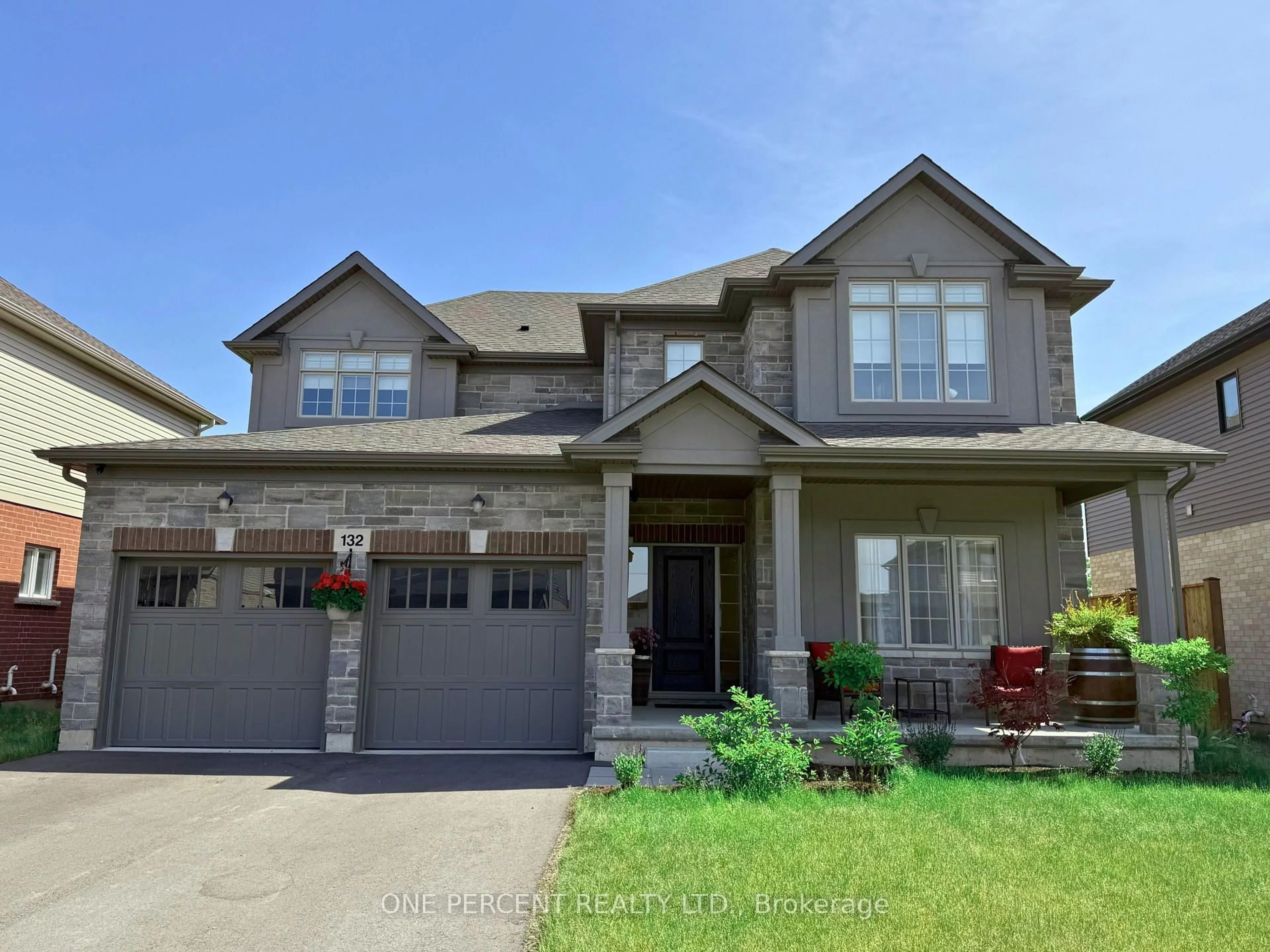 Home with brick exterior material, street for 132 Westcott Rd, Welland Ontario L3C 0K9