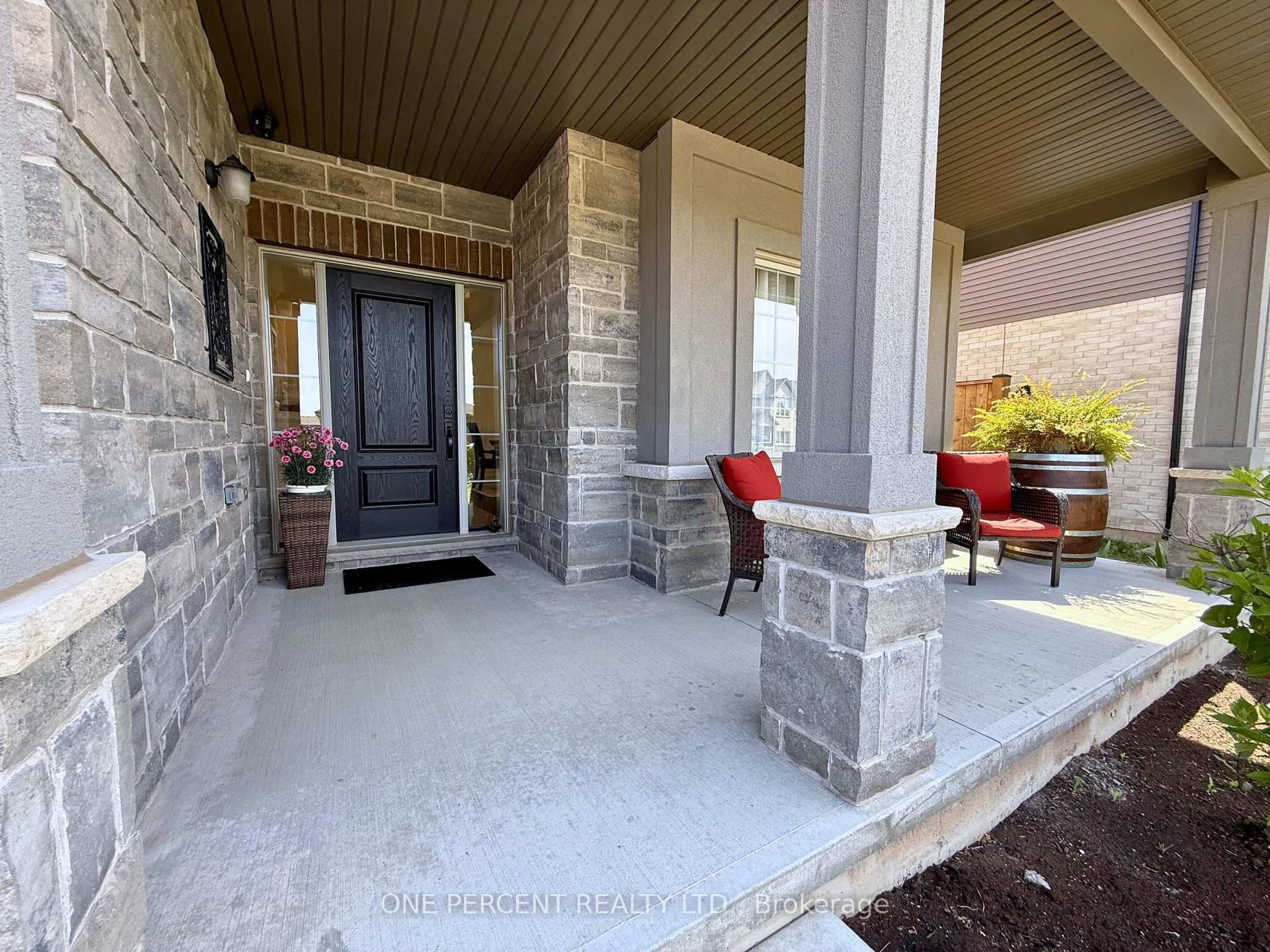 Indoor entryway for 132 Westcott Rd, Welland Ontario L3C 0K9