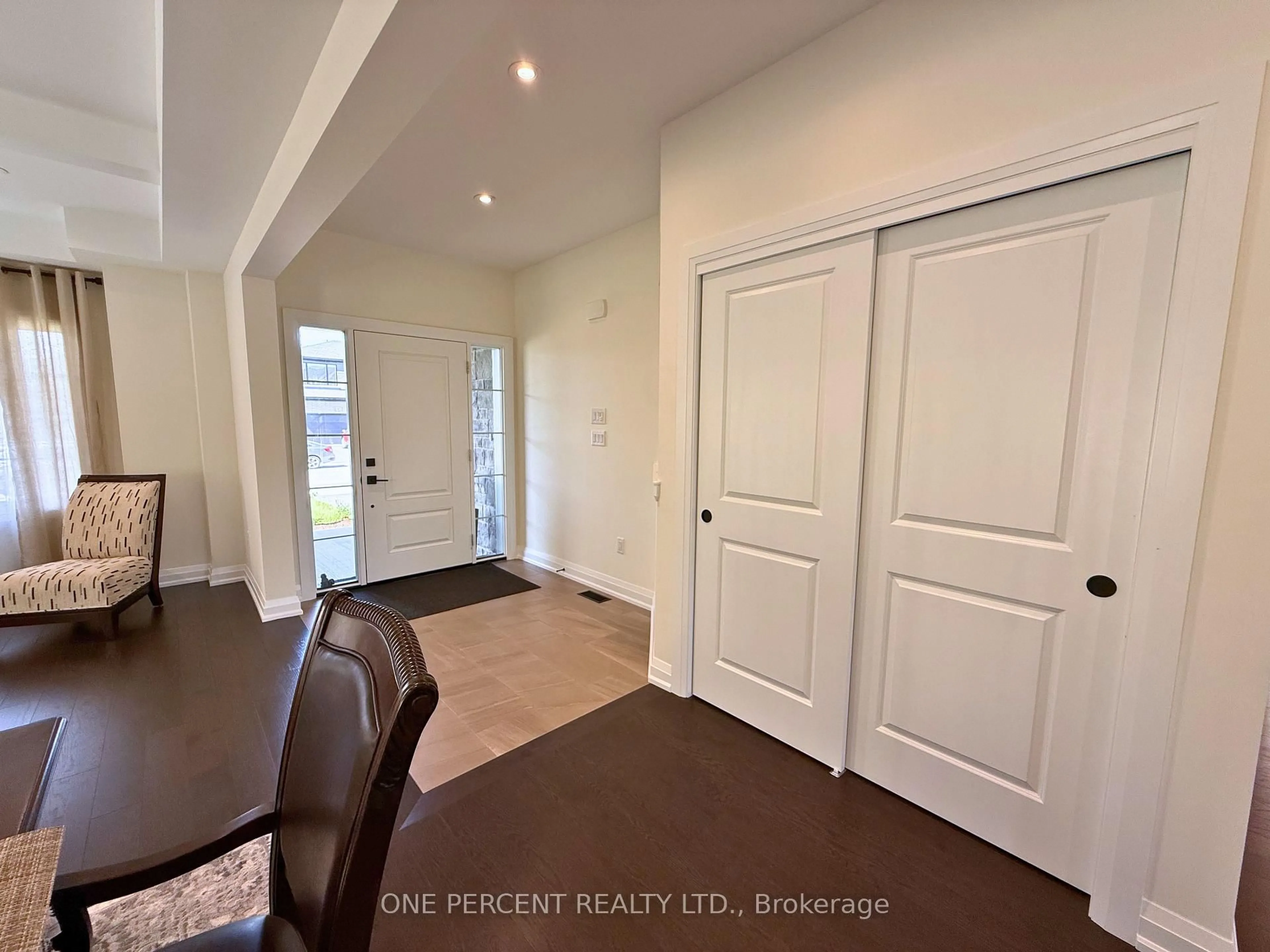 Indoor entryway for 132 Westcott Rd, Welland Ontario L3C 0K9