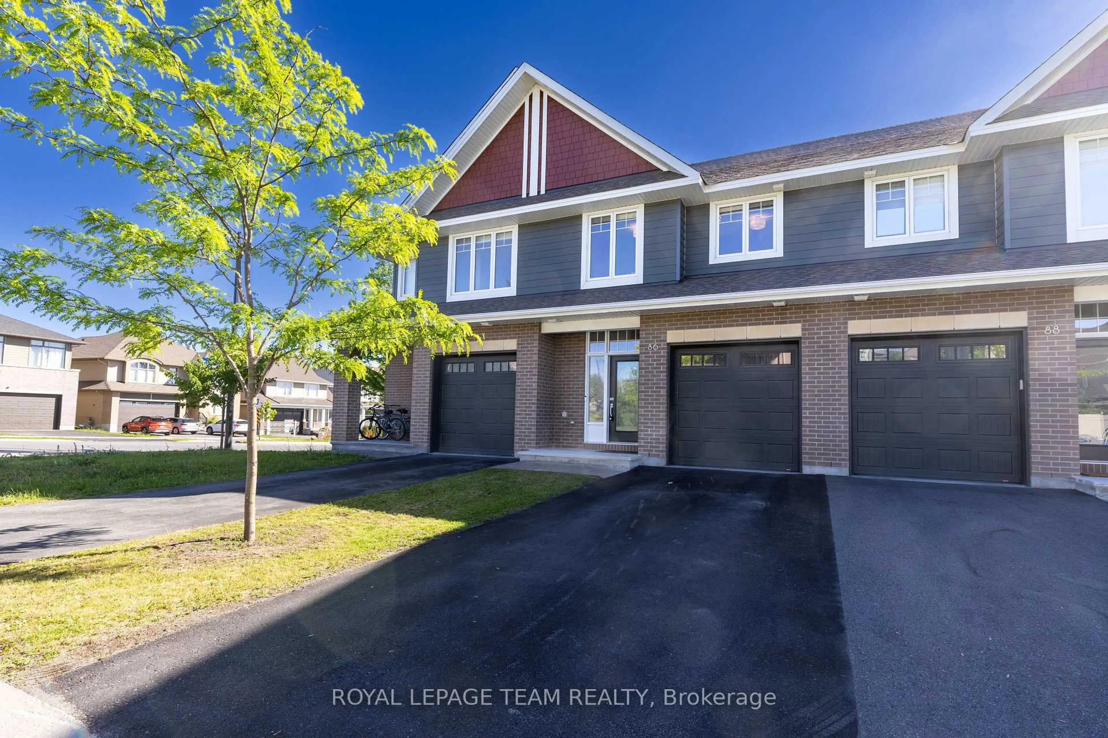 A pic from outside/outdoor area/front of a property/back of a property/a pic from drone, street for 86 Escarpment Cres, Ottawa Ontario K2T 0L8