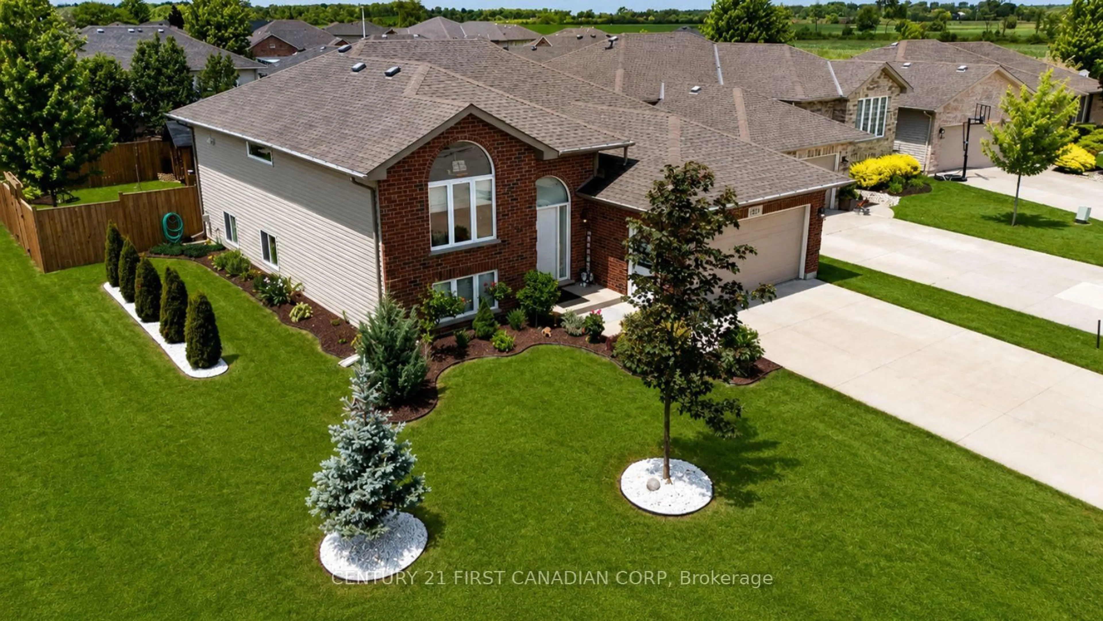 A pic from outside/outdoor area/front of a property/back of a property/a pic from drone, street for 287 Evergreen Tr, Petrolia Ontario N0N 1R0