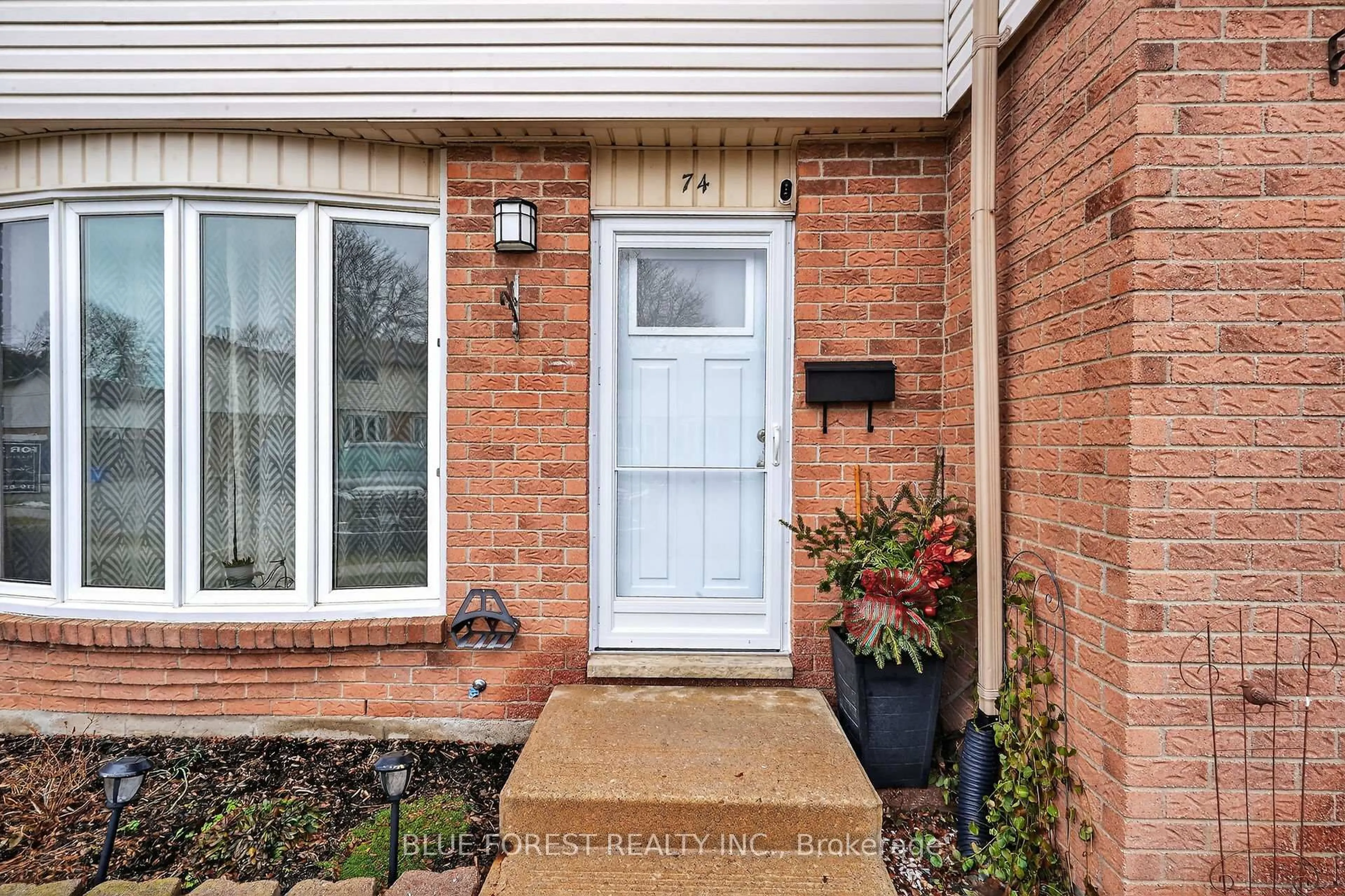 Indoor entryway for 700 Exeter Rd #74, London South Ontario N6E 1L2