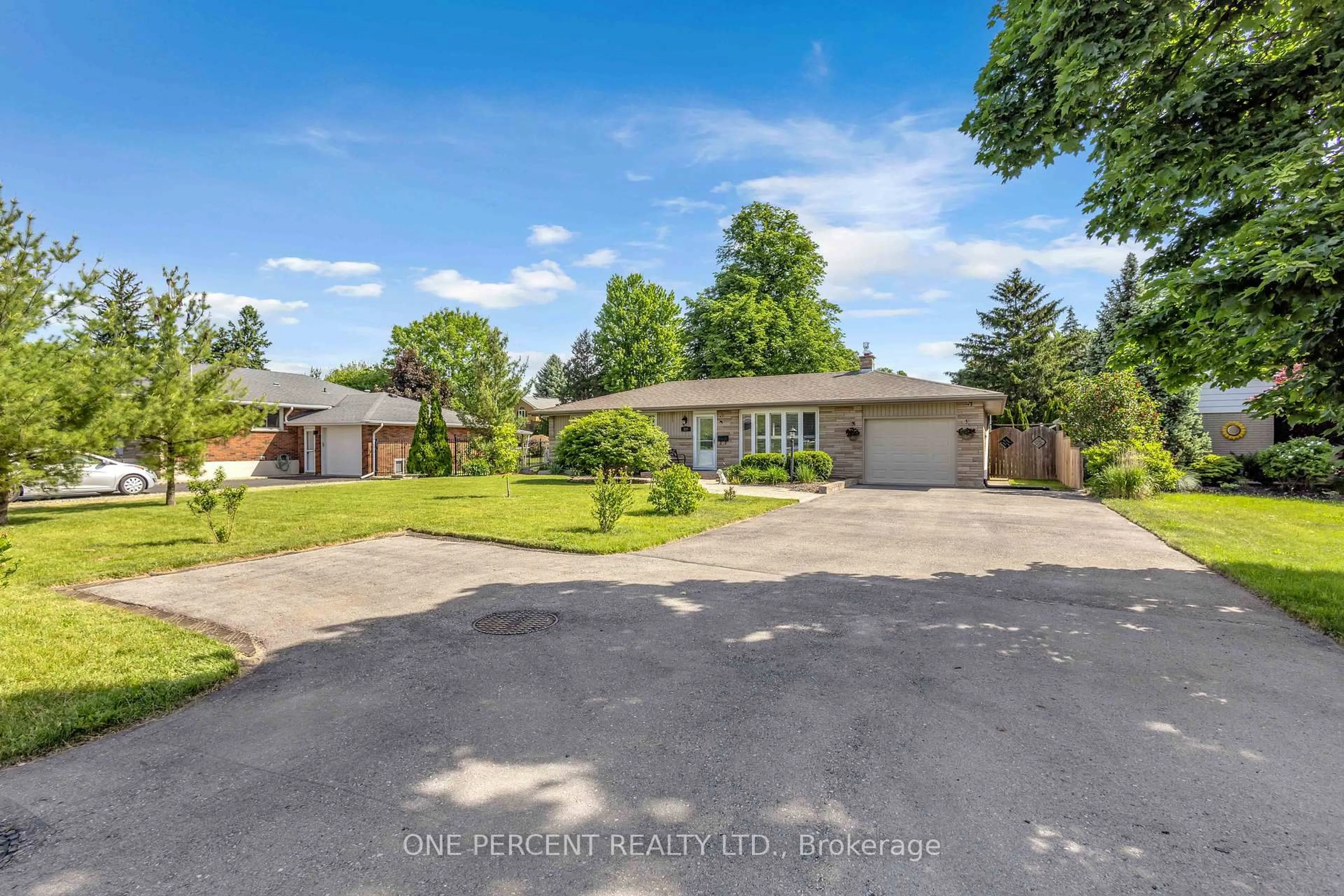 A pic from outside/outdoor area/front of a property/back of a property/a pic from drone, street for 337 Terrace Hill St, Brantford Ontario N3R 1H6