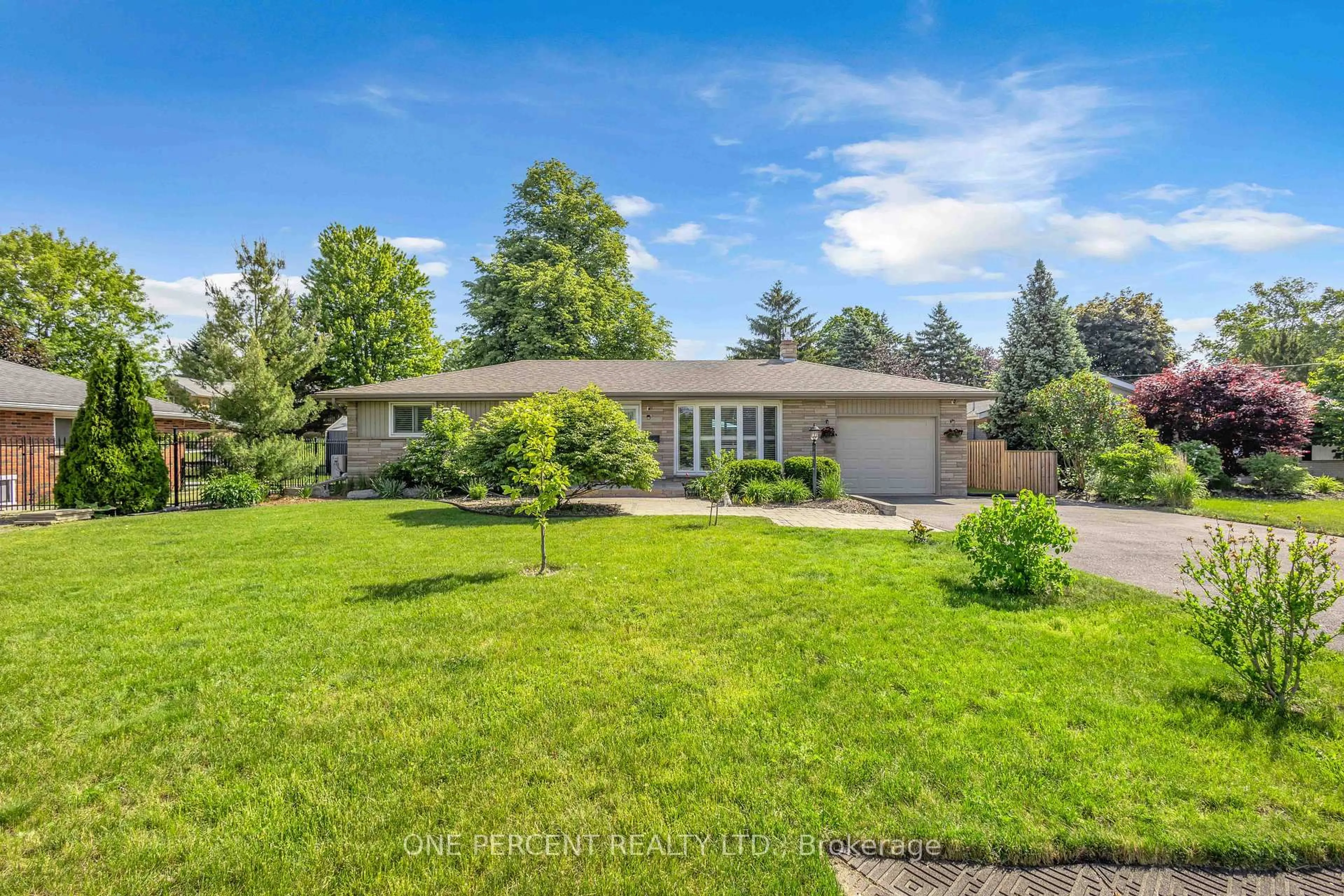 A pic from outside/outdoor area/front of a property/back of a property/a pic from drone, street for 337 Terrace Hill St, Brantford Ontario N3R 1H6