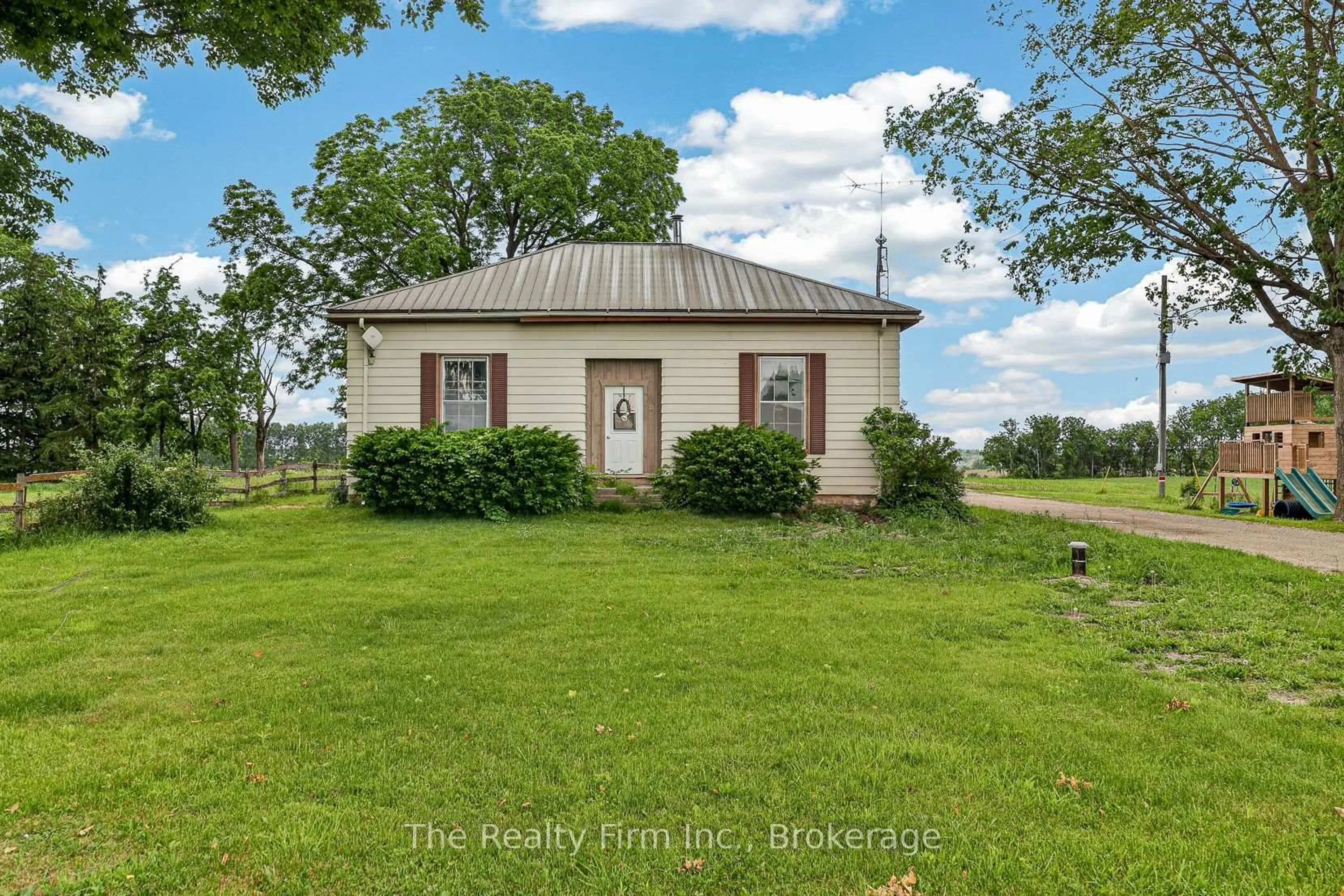 A pic from outside/outdoor area/front of a property/back of a property/a pic from drone, unknown for 564207 Karn Rd, South-West Oxford Ontario N5C 3J5