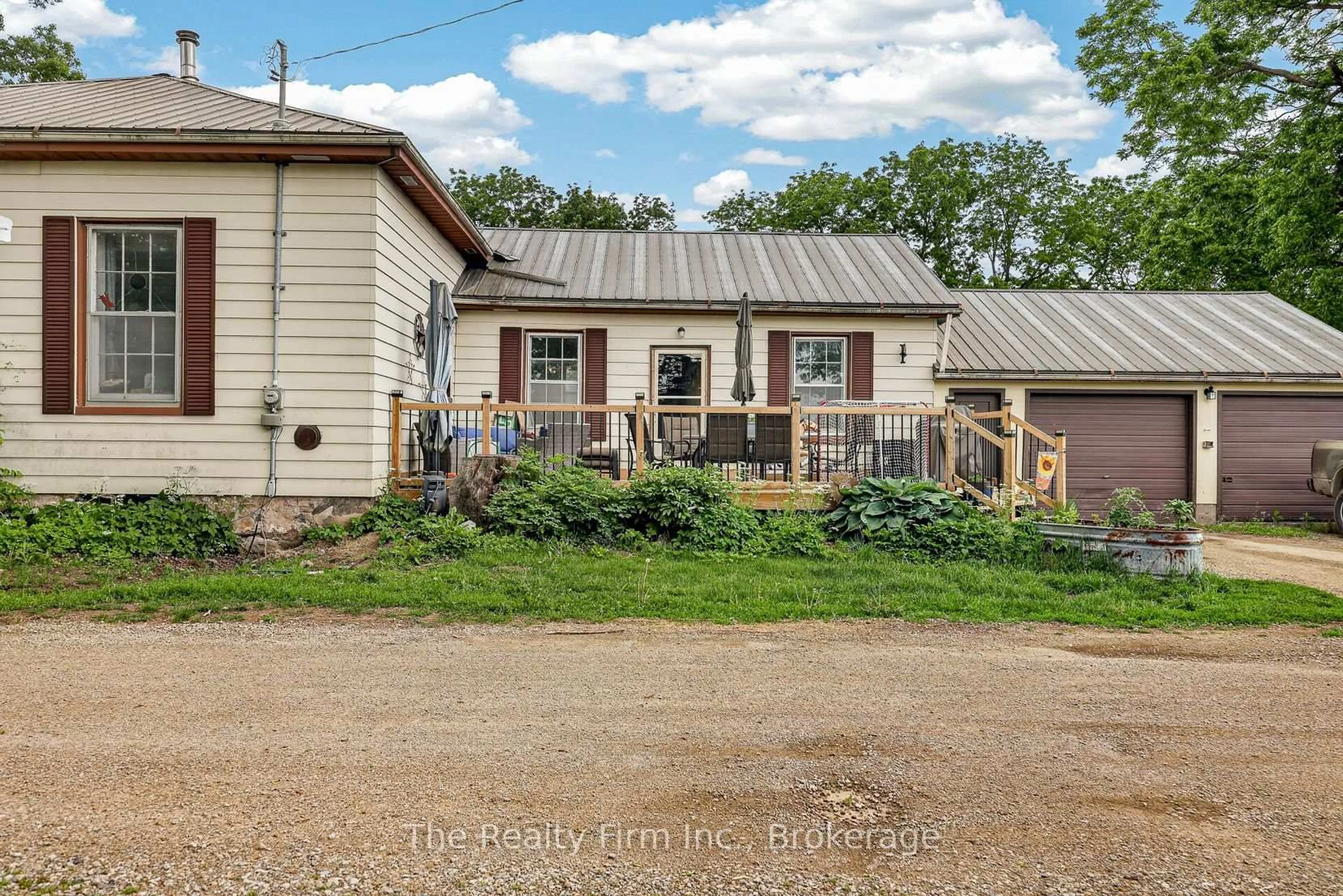 A pic from outside/outdoor area/front of a property/back of a property/a pic from drone, unknown for 564207 Karn Rd, South-West Oxford Ontario N5C 3J5