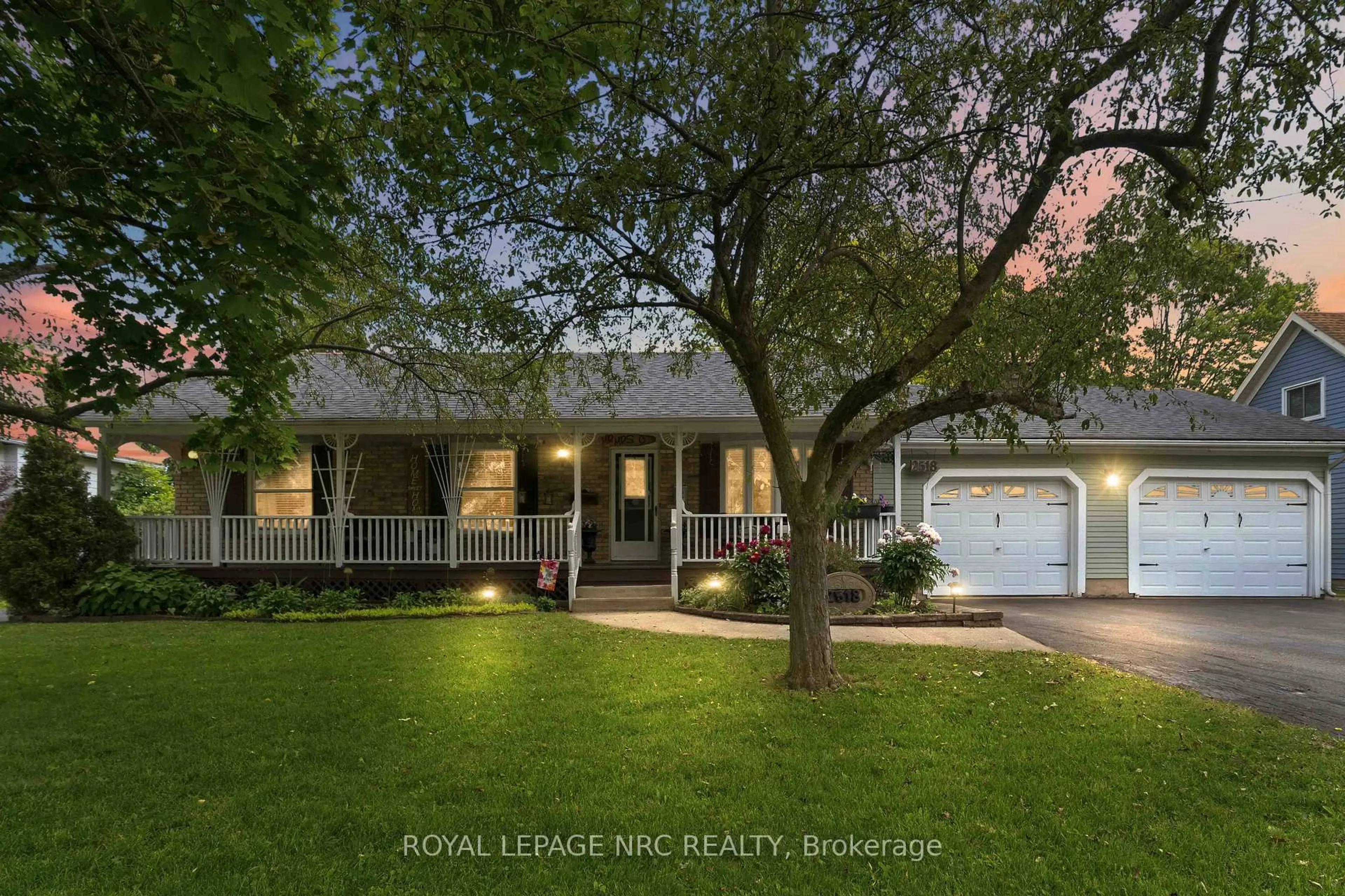 Home with vinyl exterior material, street for 2518 CORAL Ave, Fort Erie Ontario L0S 1S0