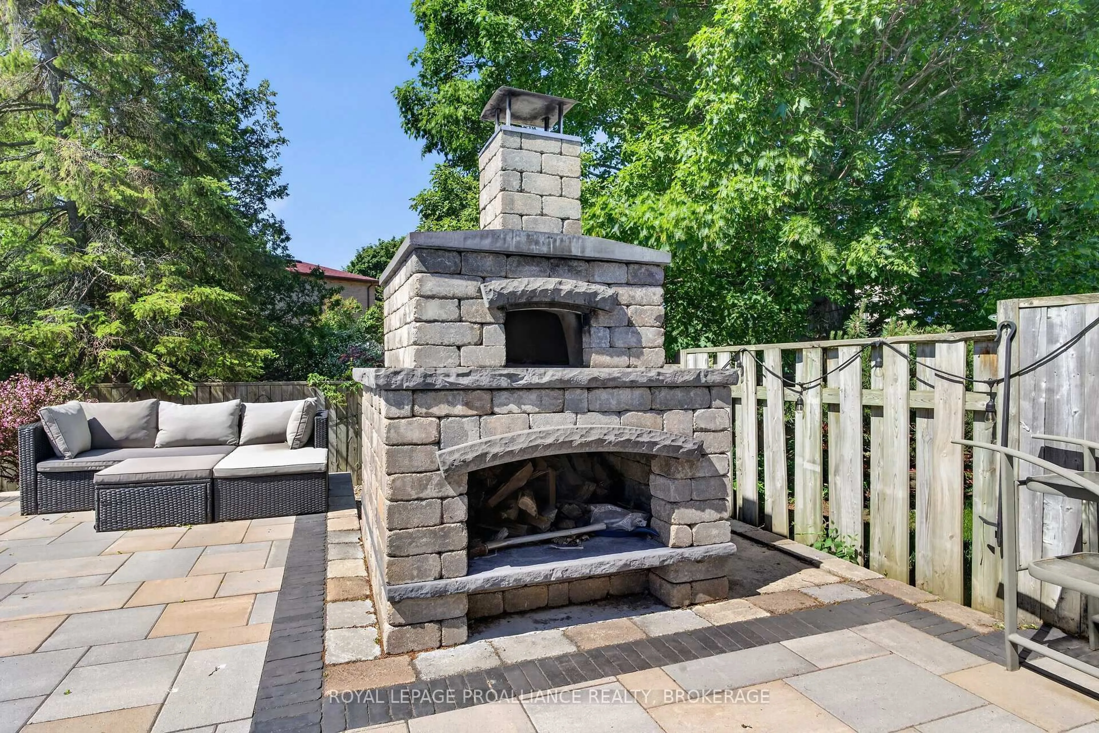 Patio, street for 927 Bellwood Pl, Kingston Ontario K7P 1P4