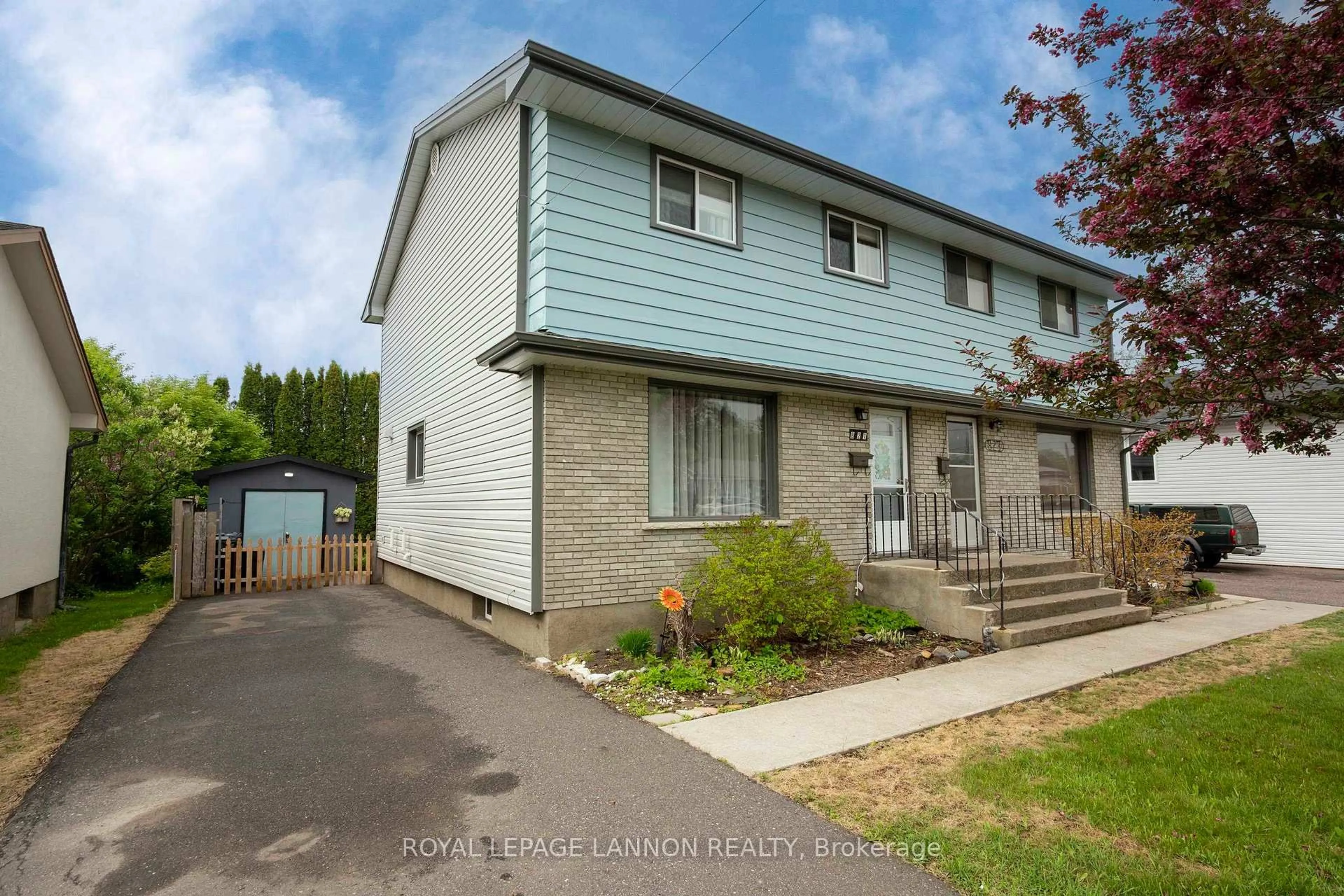 Home with vinyl exterior material, street for 821 Michigan Ave, Thunder Bay Ontario P7A 6K5