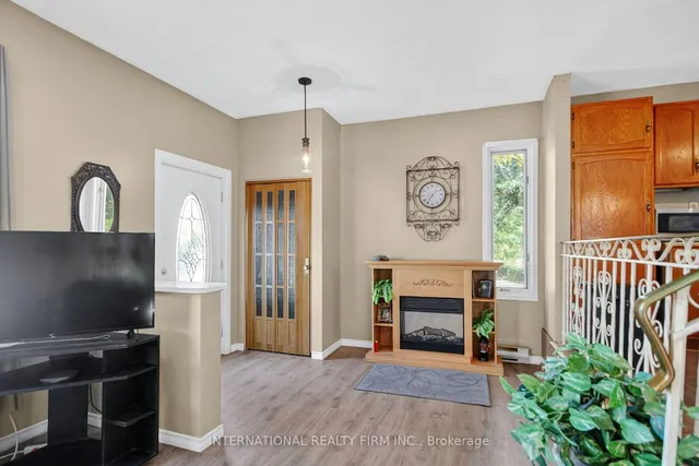 96 Constance Lake Rd, Ottawa 4