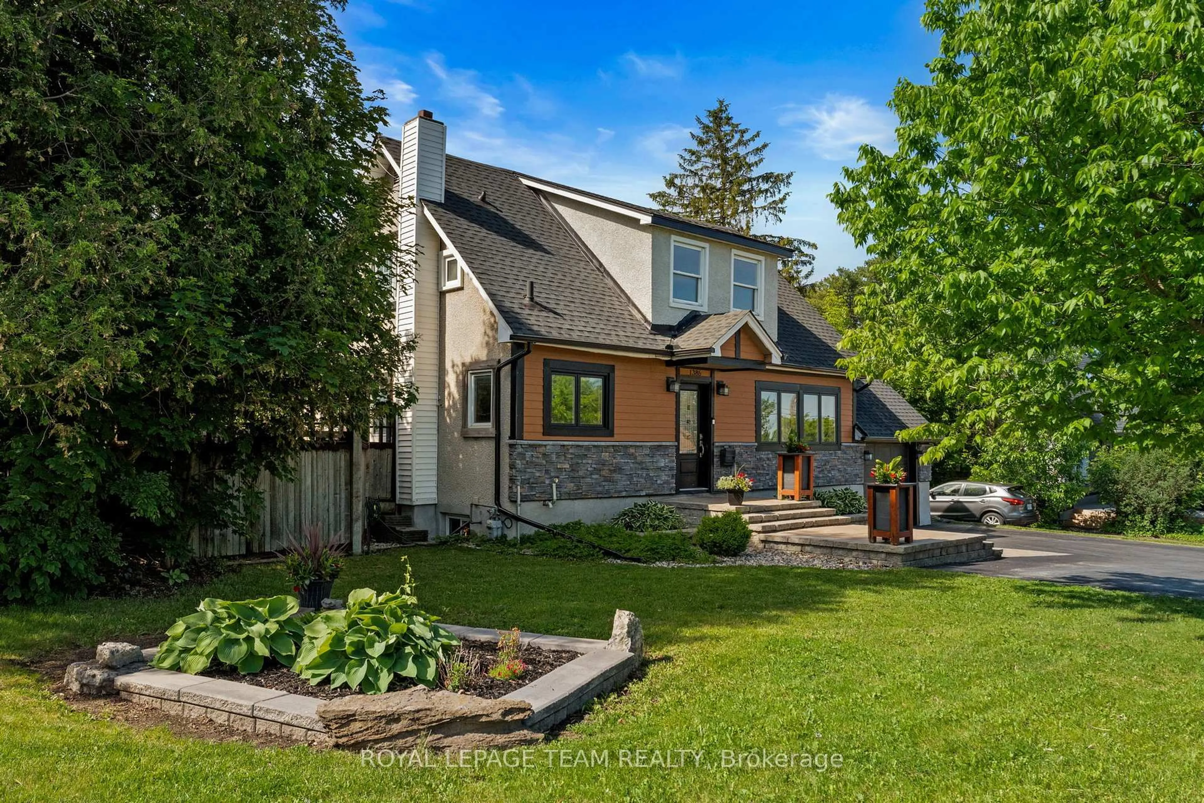 Home with brick exterior material, street for 1386 Randall Ave, Ottawa Ontario K1H 7R3