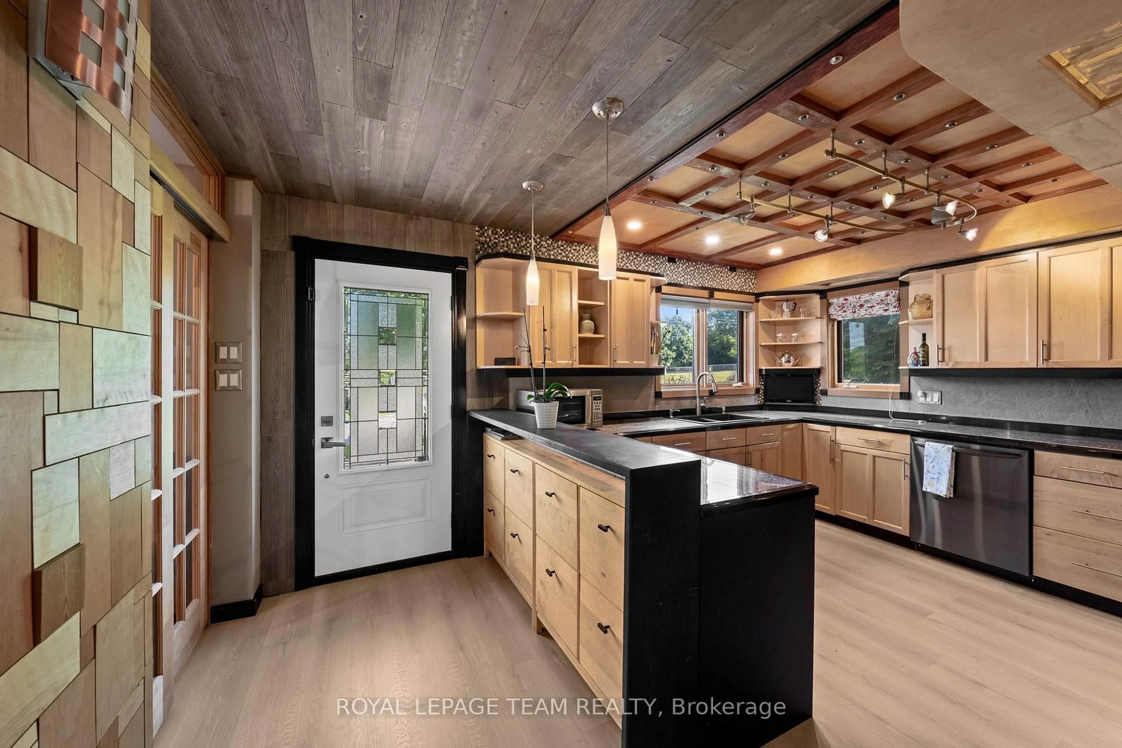 Open concept kitchen, unknown for 1386 Randall Ave, Ottawa Ontario K1H 7R3