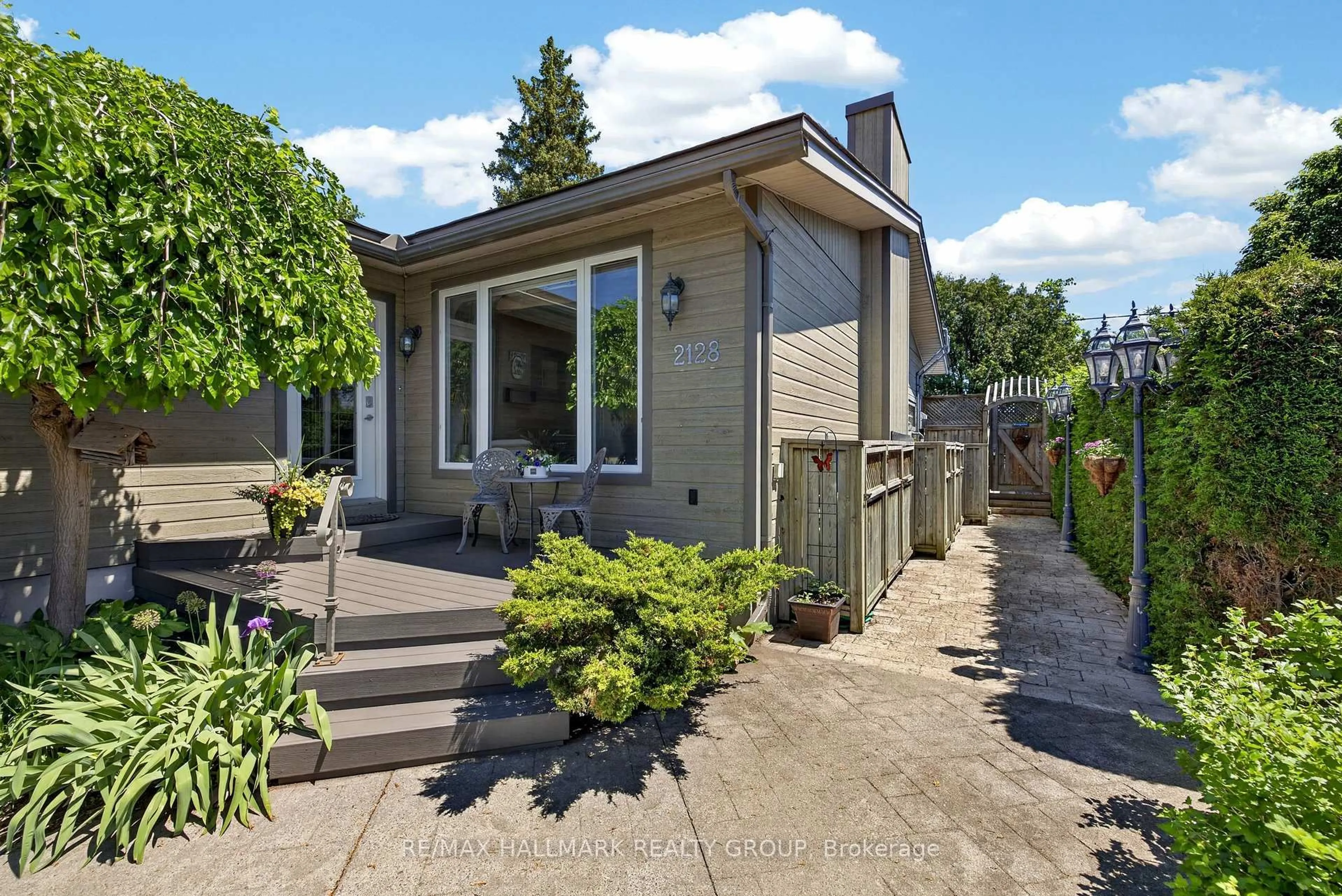 Unknown for 2128 Benjamin Ave, Ottawa Ontario K2A 1P4