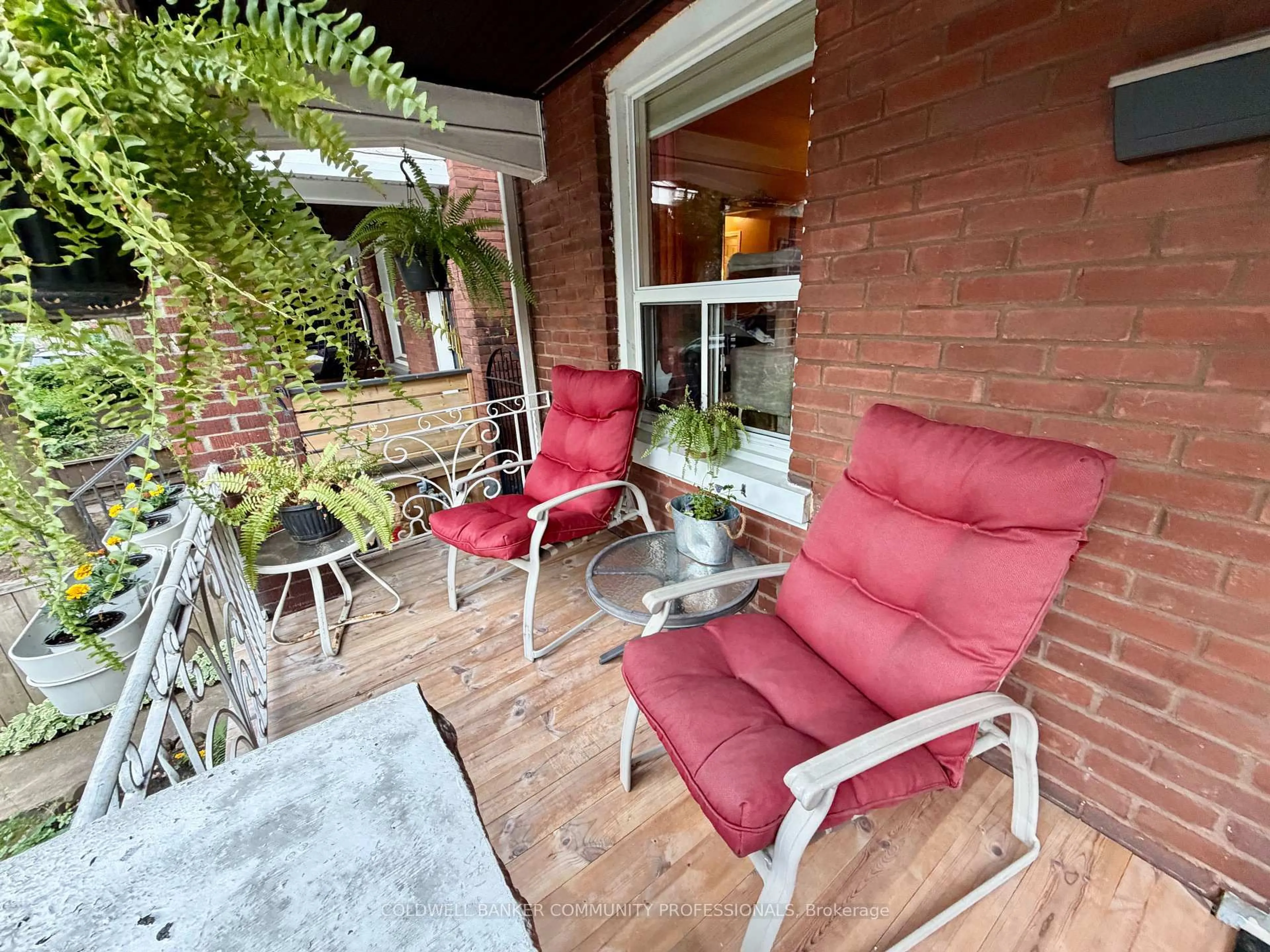 Patio, street for 92 Case St, Hamilton Ontario L8L 3G9