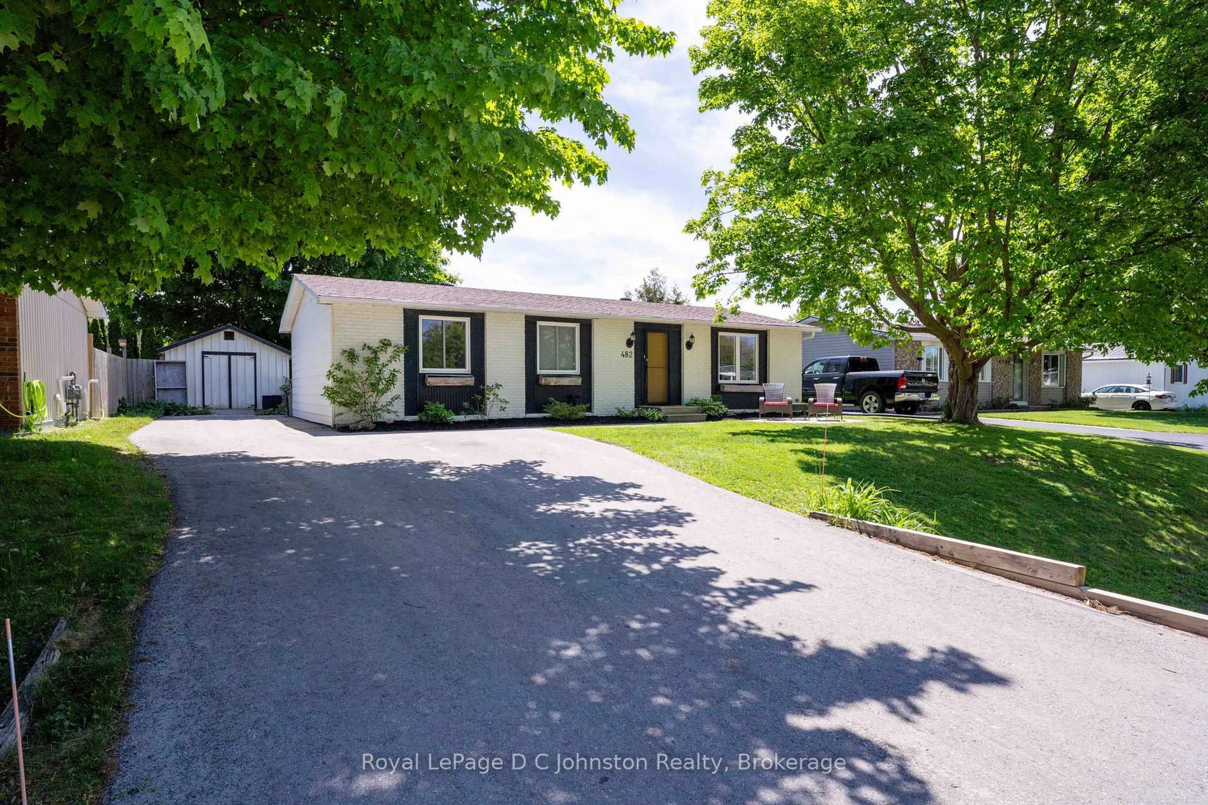 A pic from outside/outdoor area/front of a property/back of a property/a pic from drone, street for 482 Provincial St, Saugeen Shores Ontario N0H 2C1