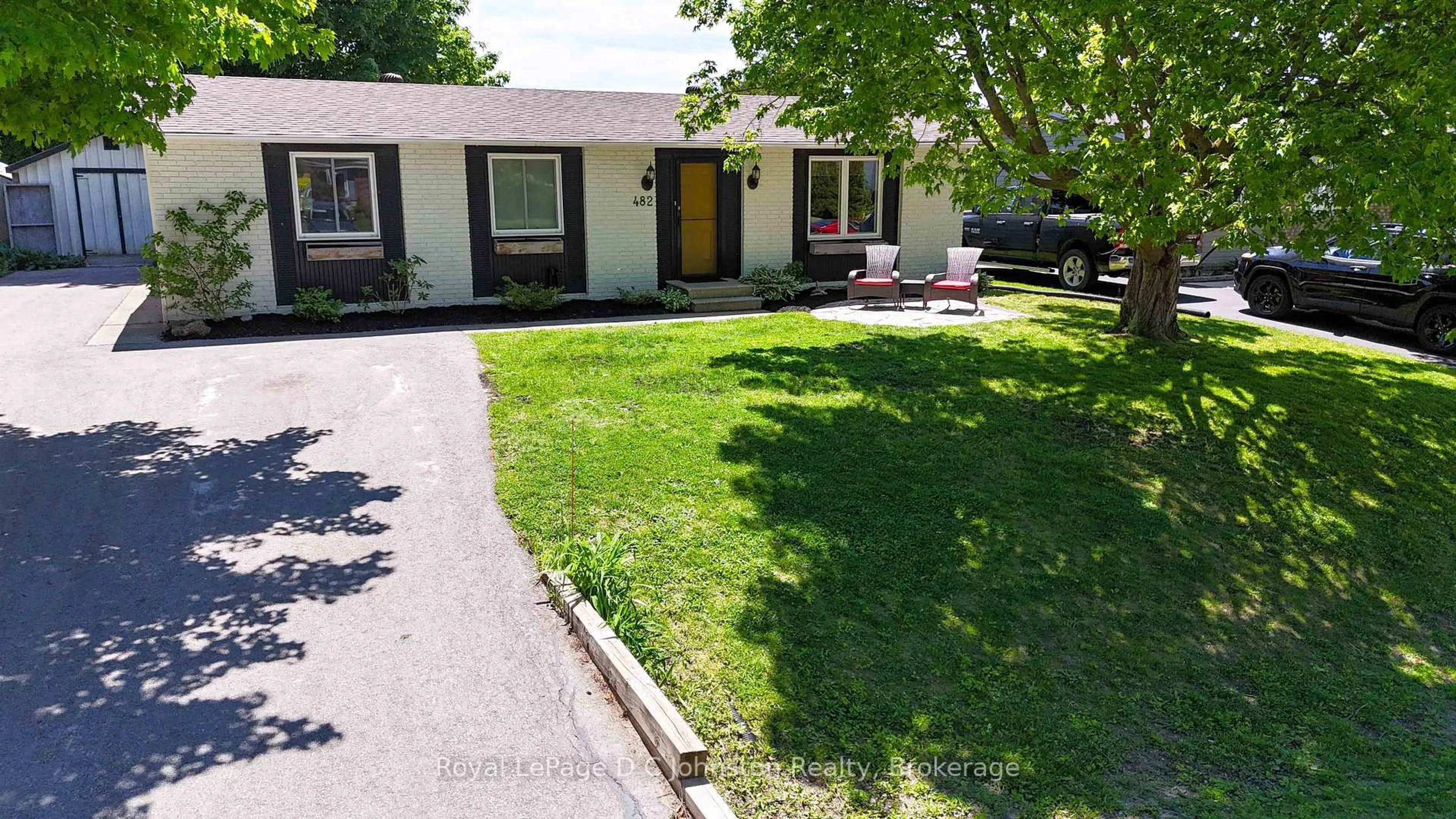 A pic from outside/outdoor area/front of a property/back of a property/a pic from drone, street for 482 Provincial St, Saugeen Shores Ontario N0H 2C1