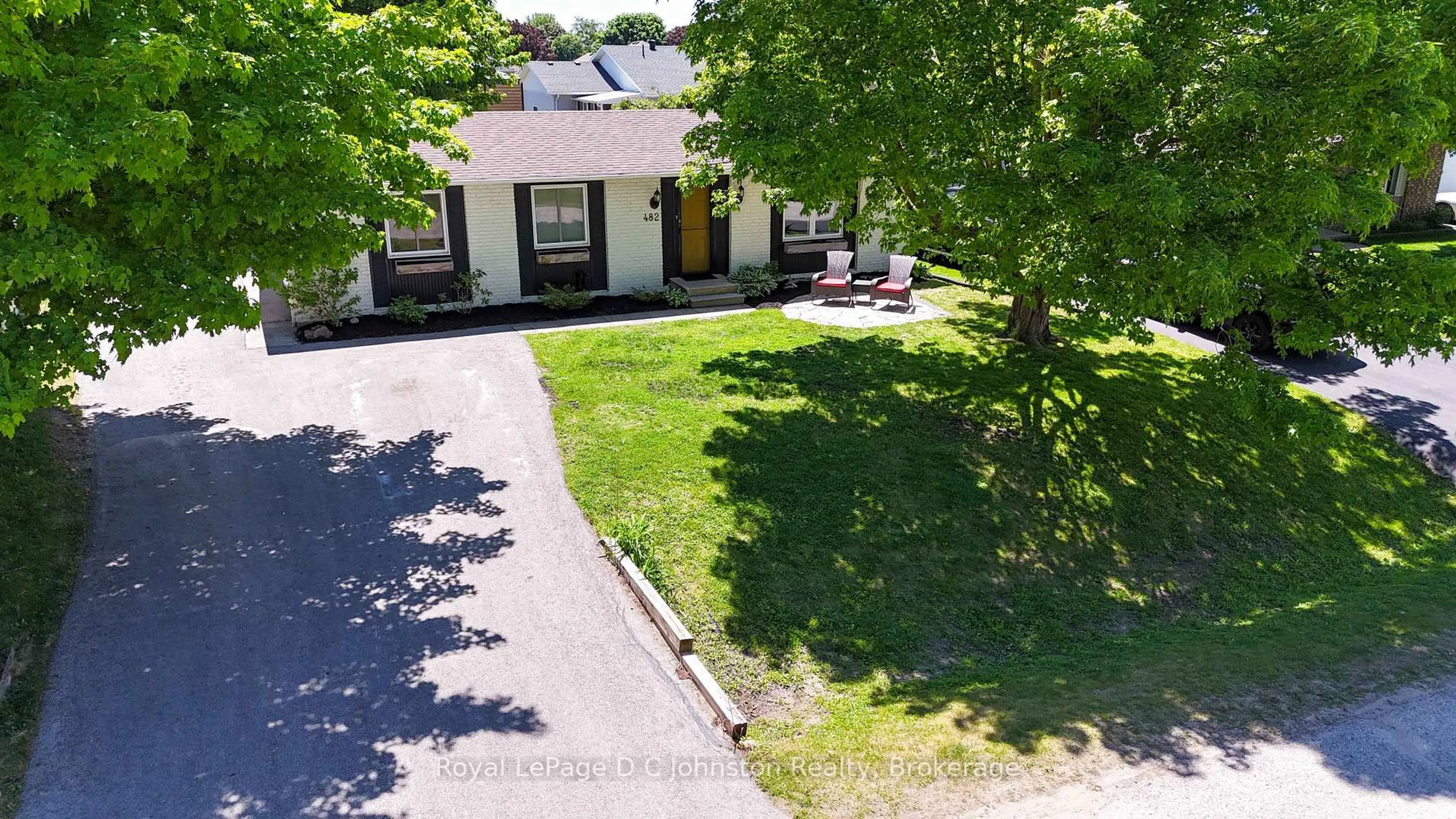 A pic from outside/outdoor area/front of a property/back of a property/a pic from drone, street for 482 Provincial St, Saugeen Shores Ontario N0H 2C1